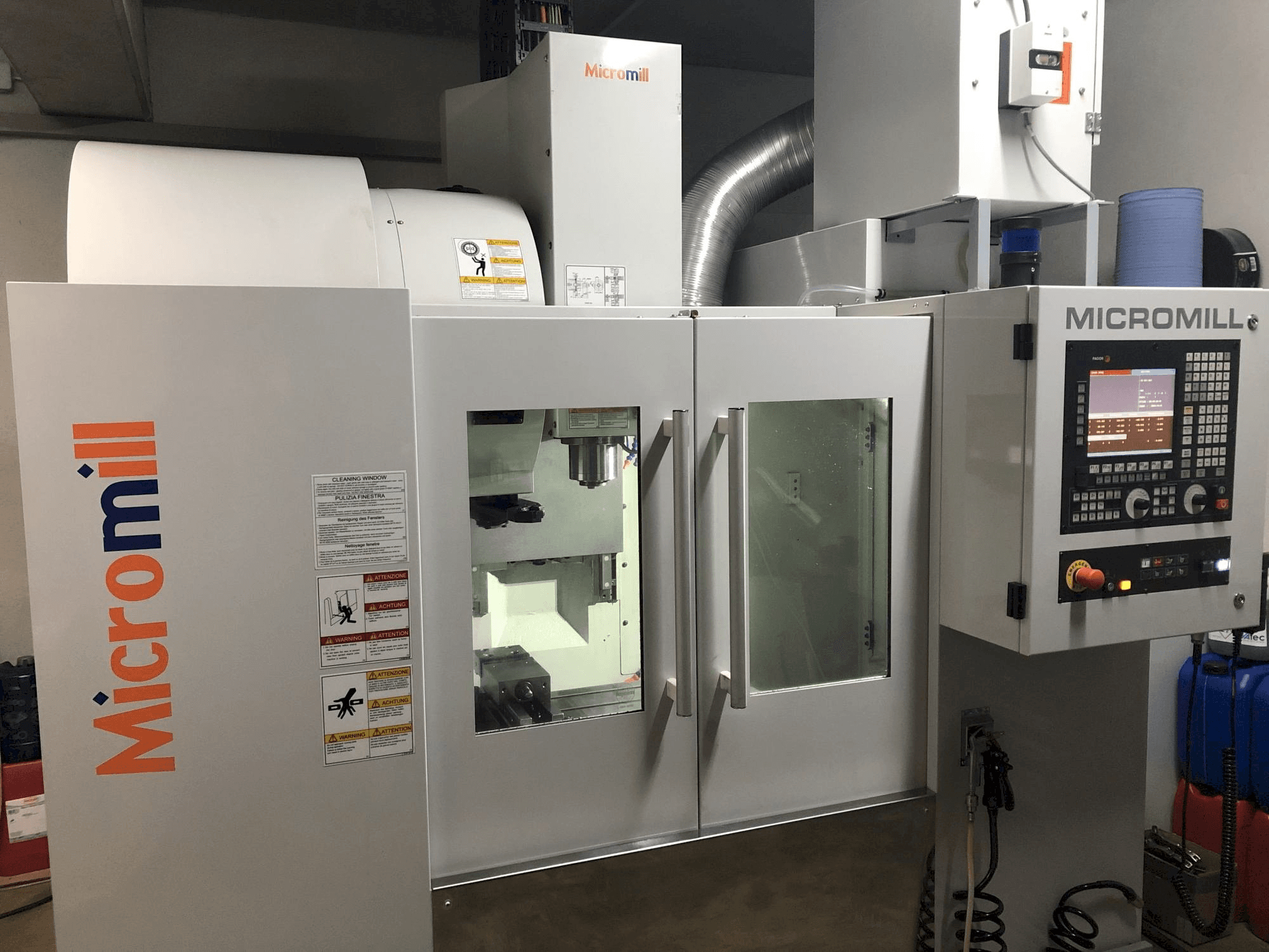 Čelní pohled na Micromill MM 430 stroj