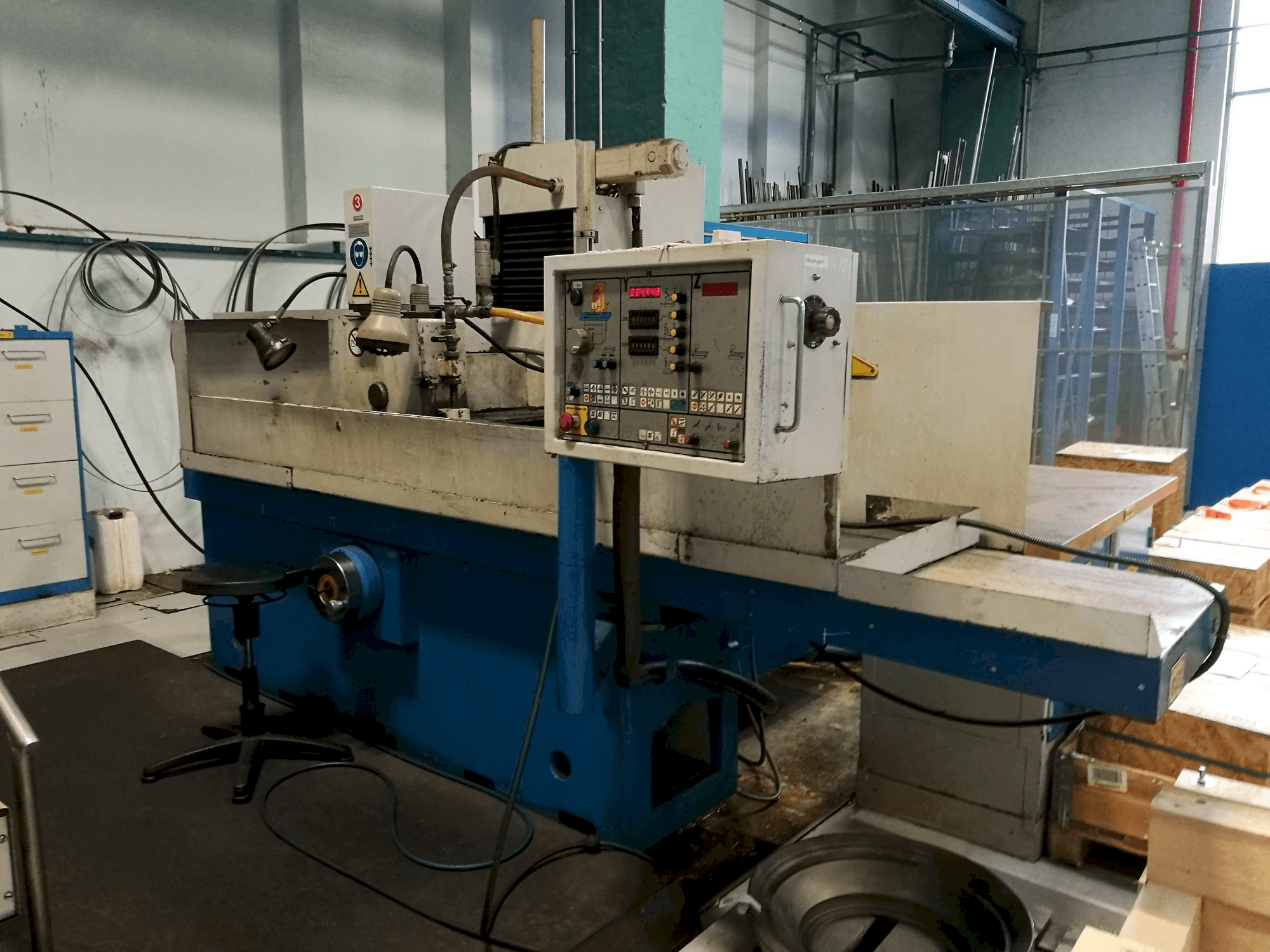 Čelní pohled na ELB Optimal 4 VA II stroj