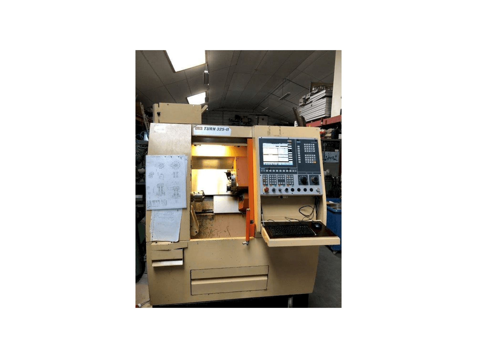 Čelní pohled na EMCO TURN 325-II stroj