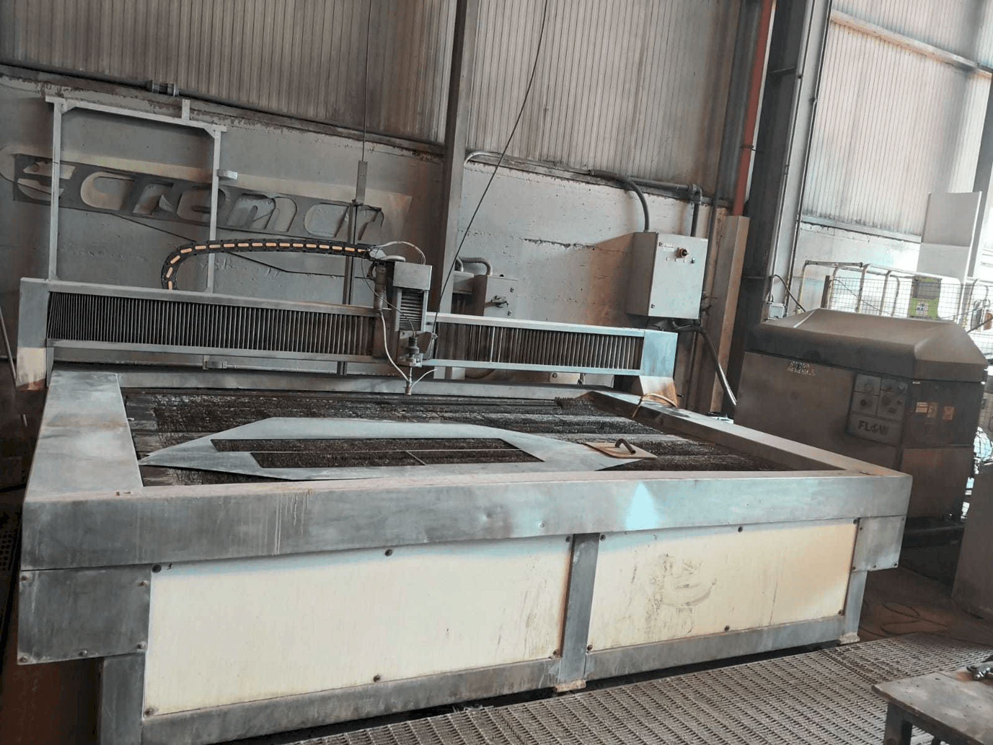 Čelní pohled na Flow 7xs 55 stroj