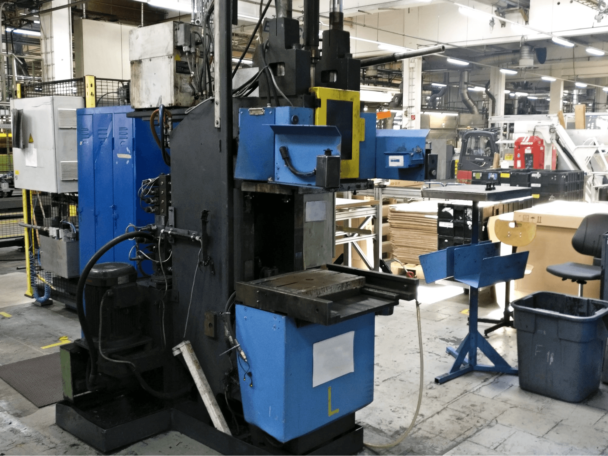 Levý pohled na Kloeckner Desma 956.050 stroj