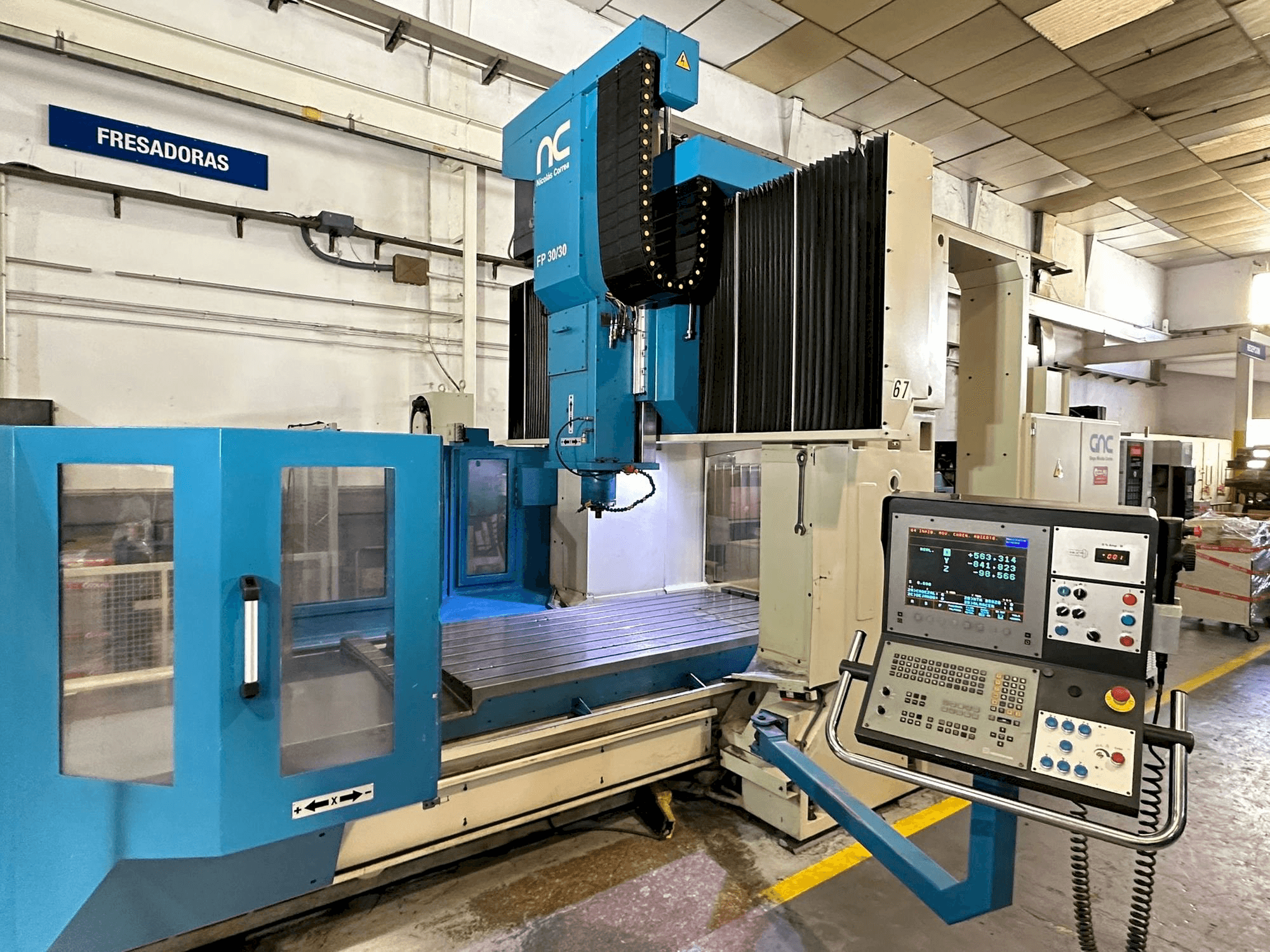 Čelní pohled na NIEDERBERGER FP30/30 stroj