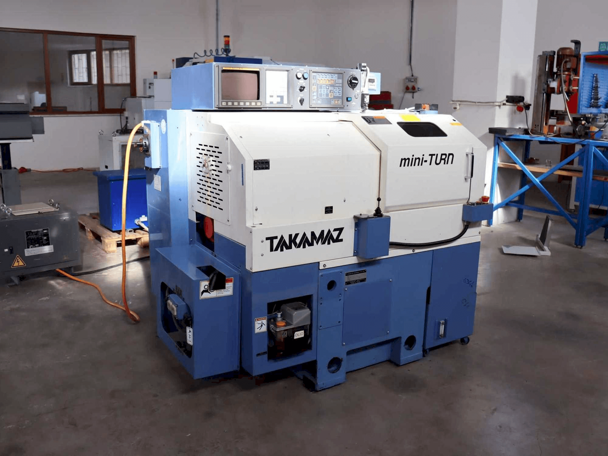 Čelní pohled na Takamaz mini-Turn stroj
