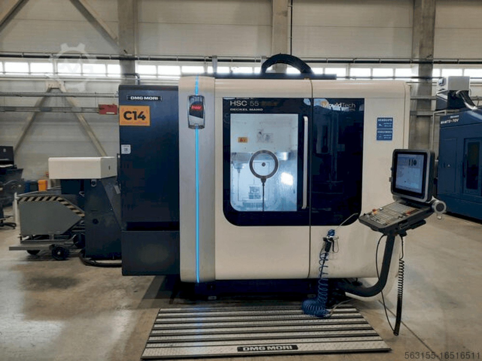 Čelní pohled na DMG MORI HSC 55 linear stroj