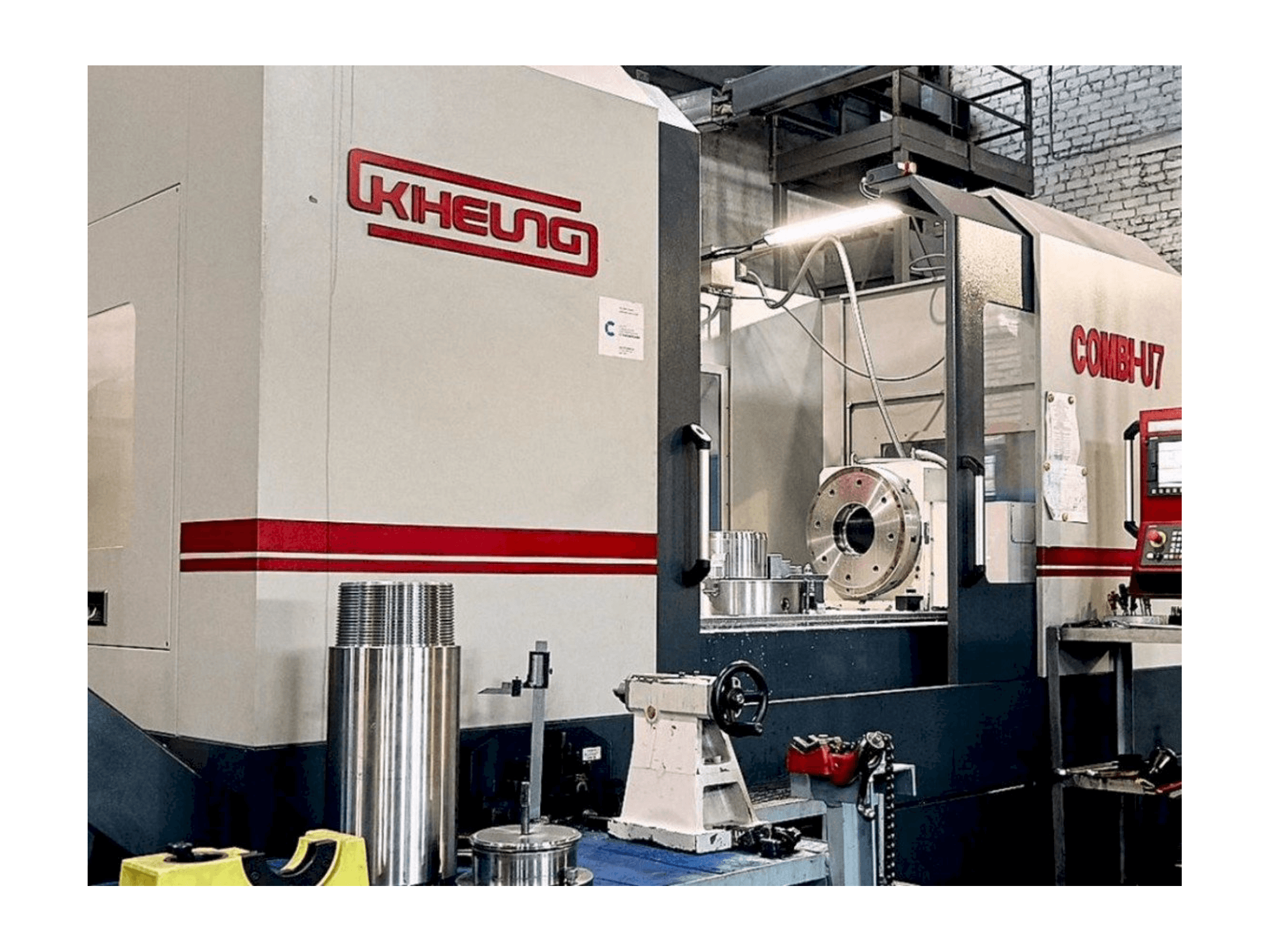 Čelní pohled na KIHEUNG COMBI-U7 stroj
