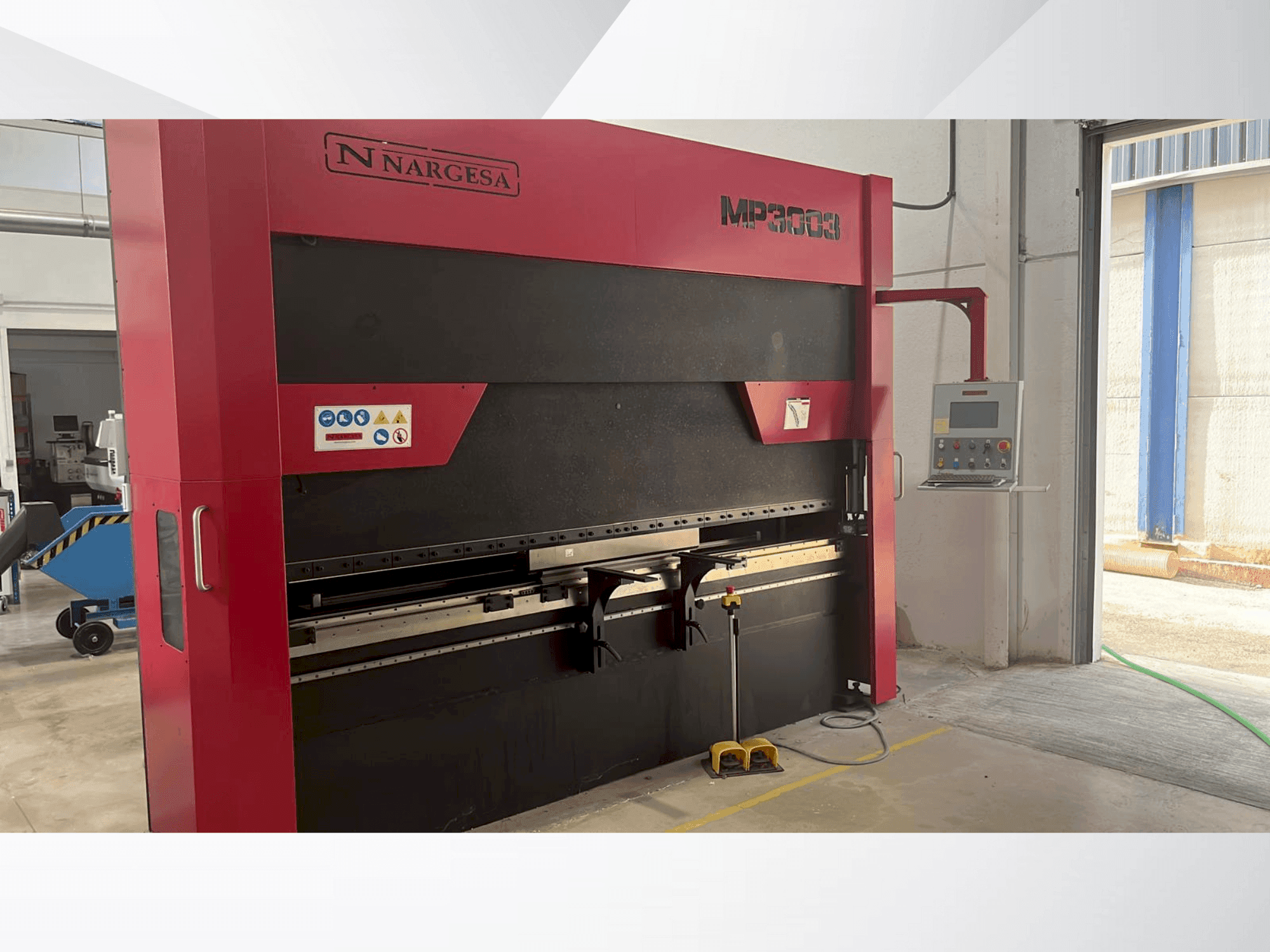 Čelní pohled na NARGESA 3003 stroj