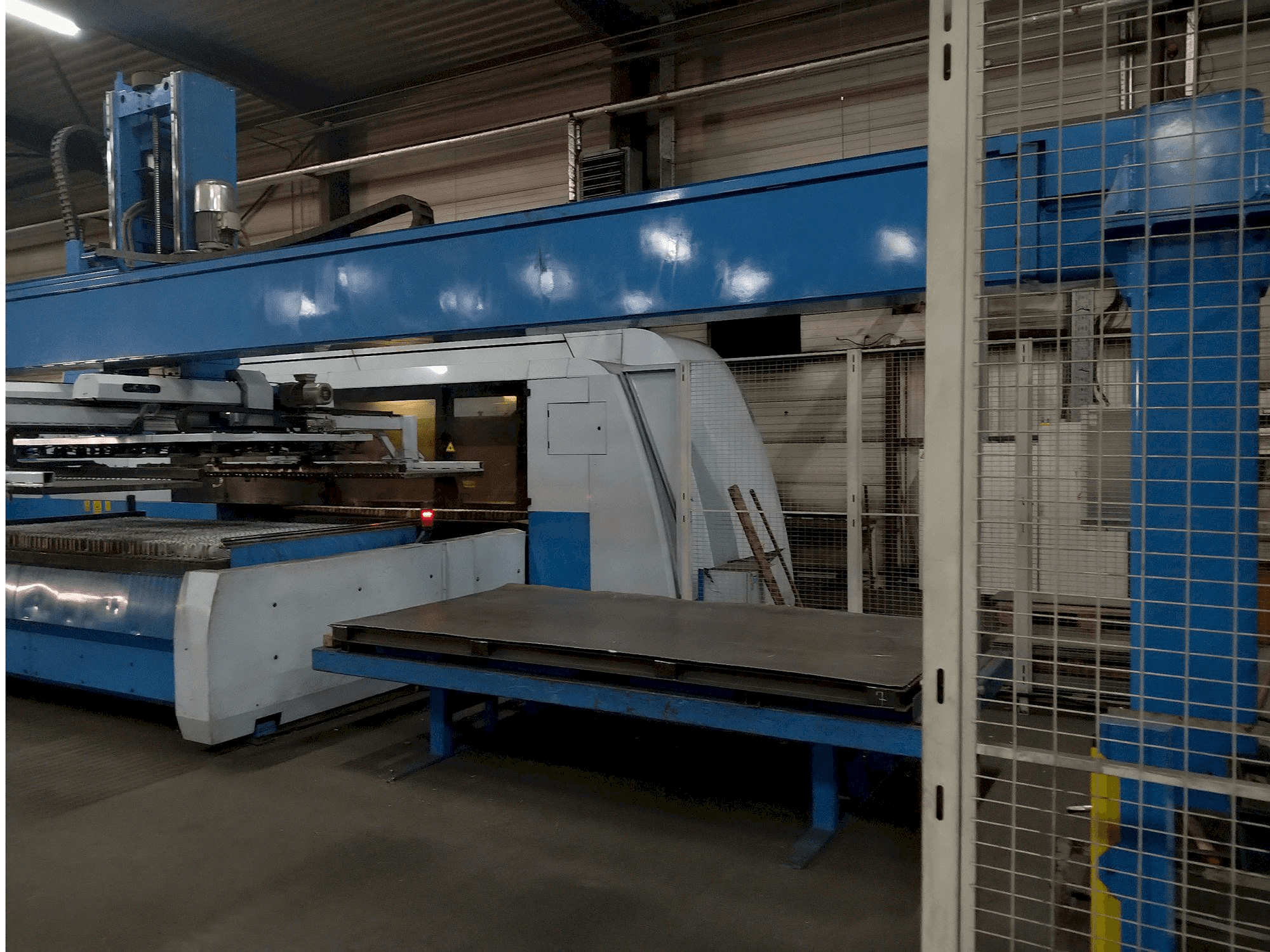 Čelní pohled na Finn-Power Laser L6-BL stroj