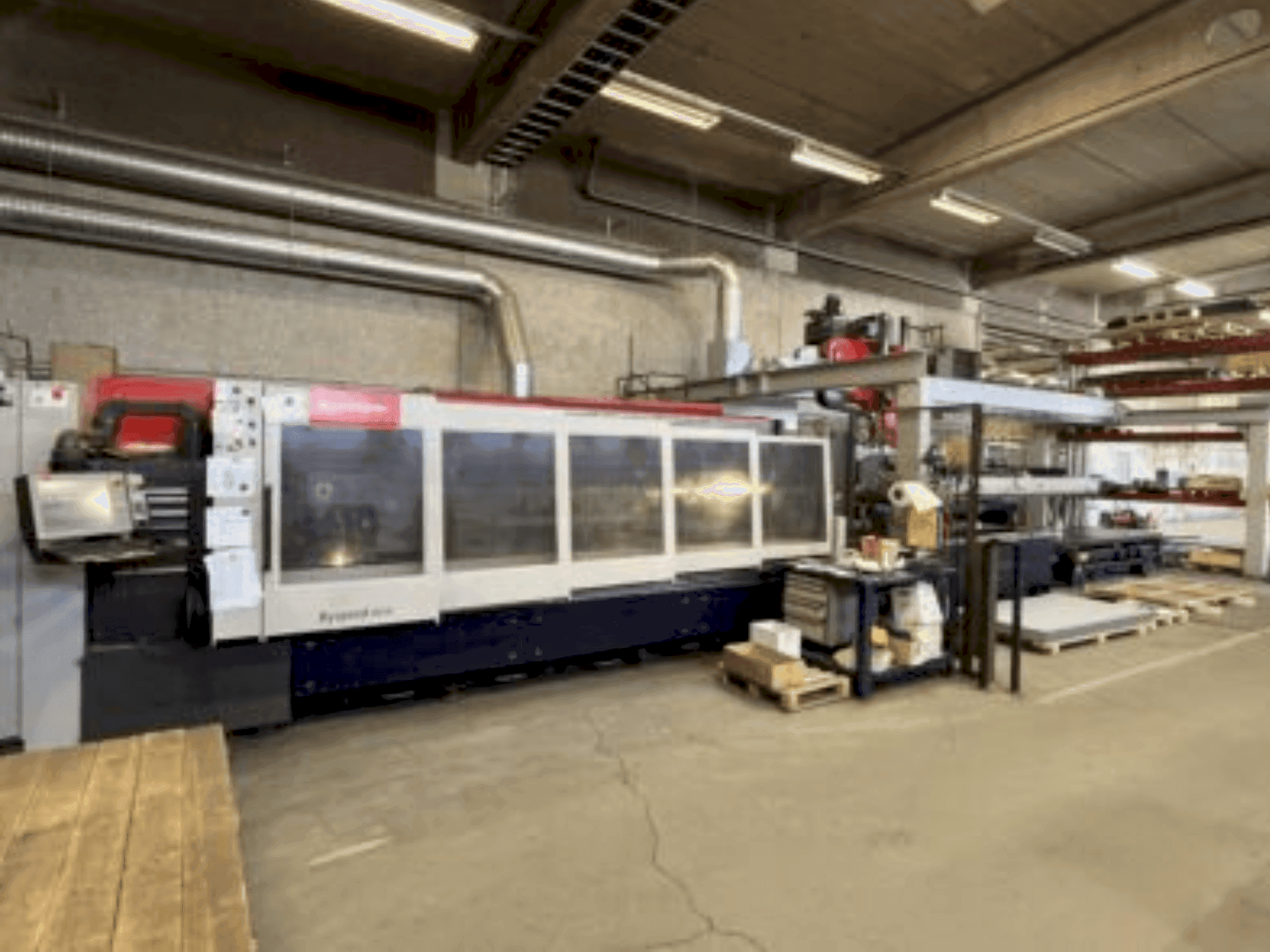 Čelní pohled na Bystronic Bysprint 3015 stroj