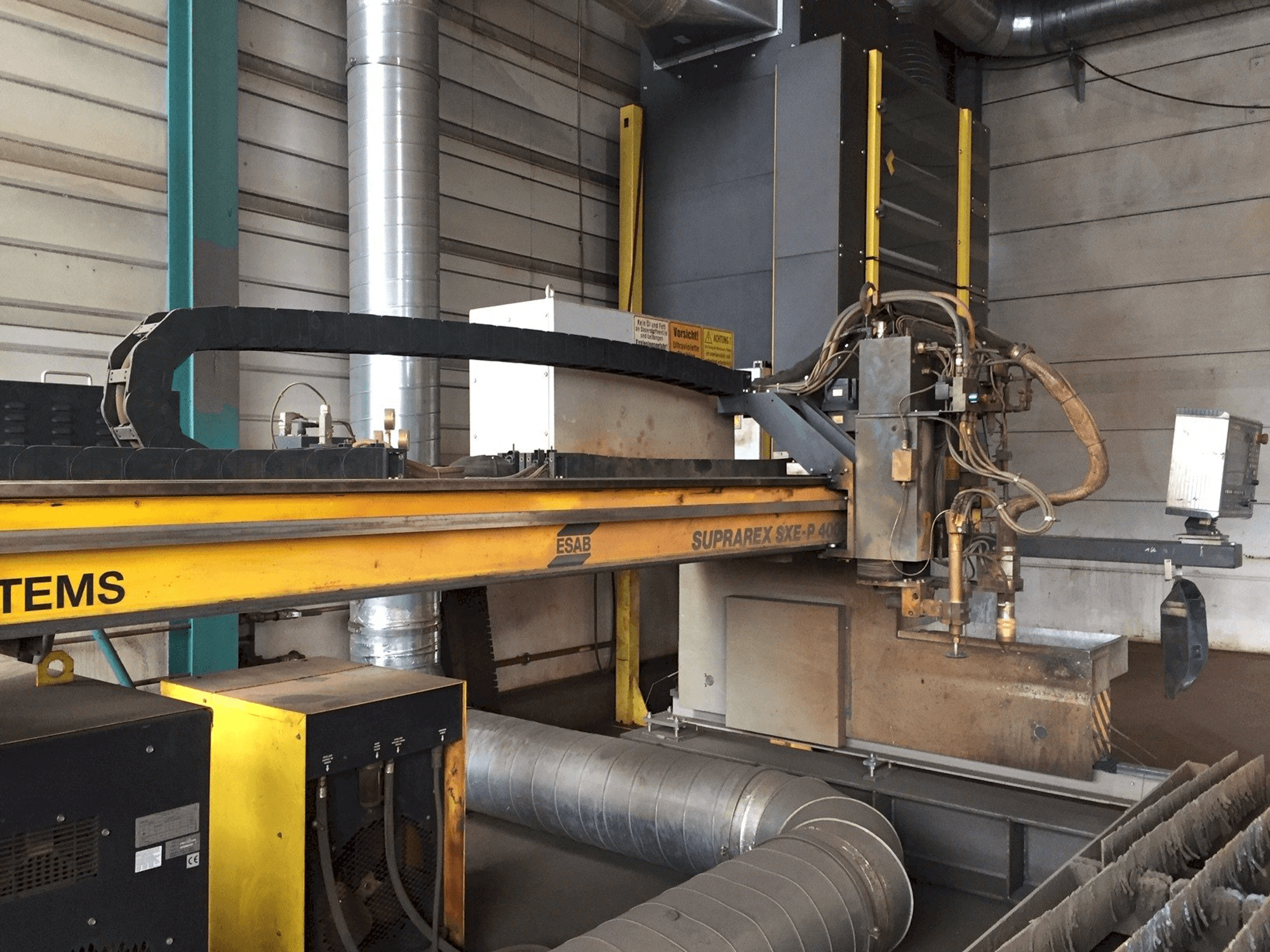 Čelní pohled na ESAB SUPRAREX SXE-P1 4000 stroj