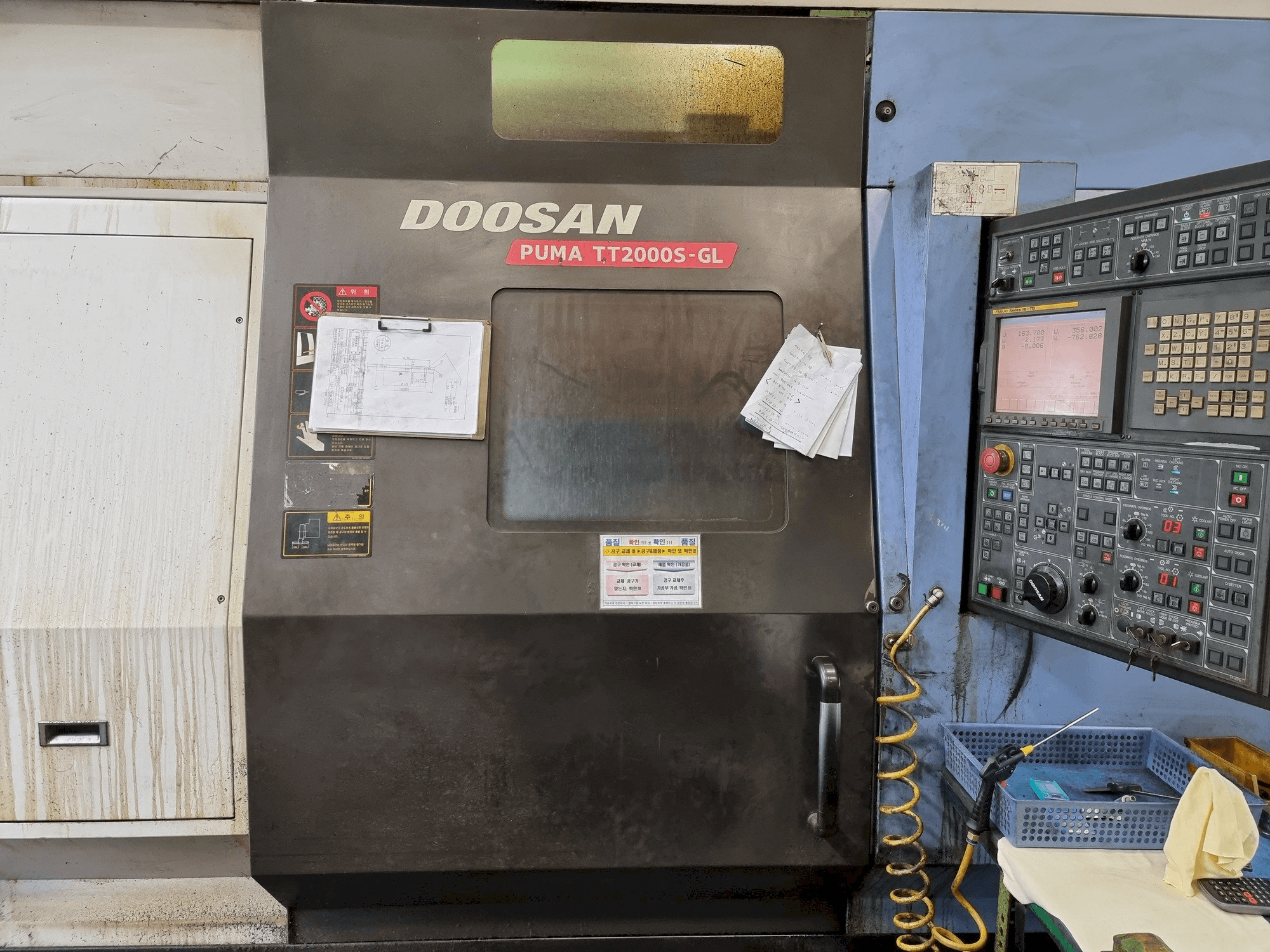 Čelní pohled na Doosan PUMA TT2000S-GL stroj