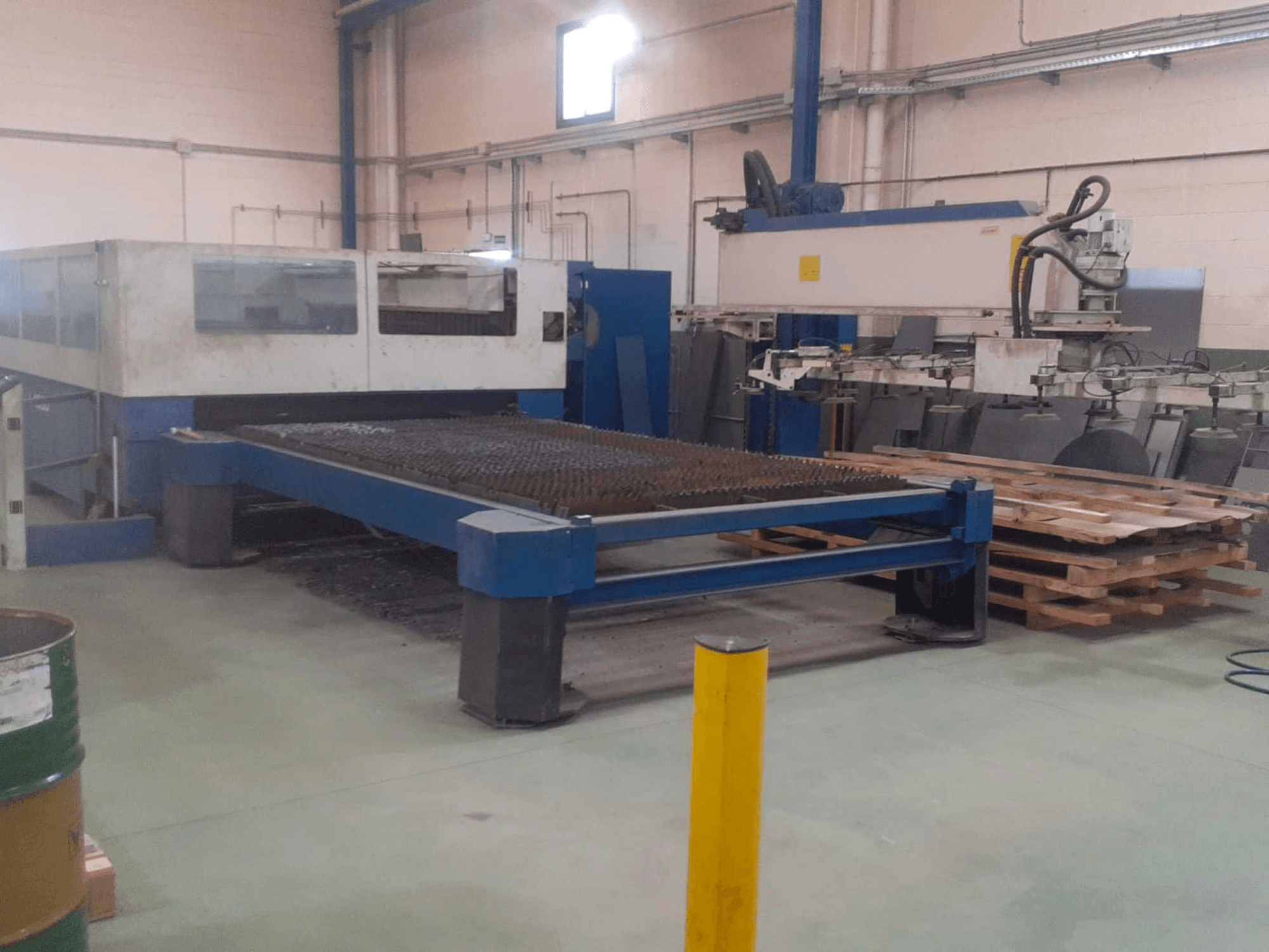 Čelní pohled na Trumpf Trumatic L4030 stroj