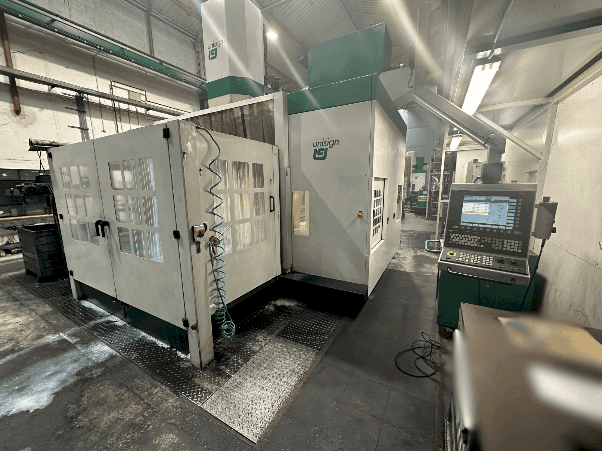 Čelní pohled na Unisign UNIPORT 6000 stroj