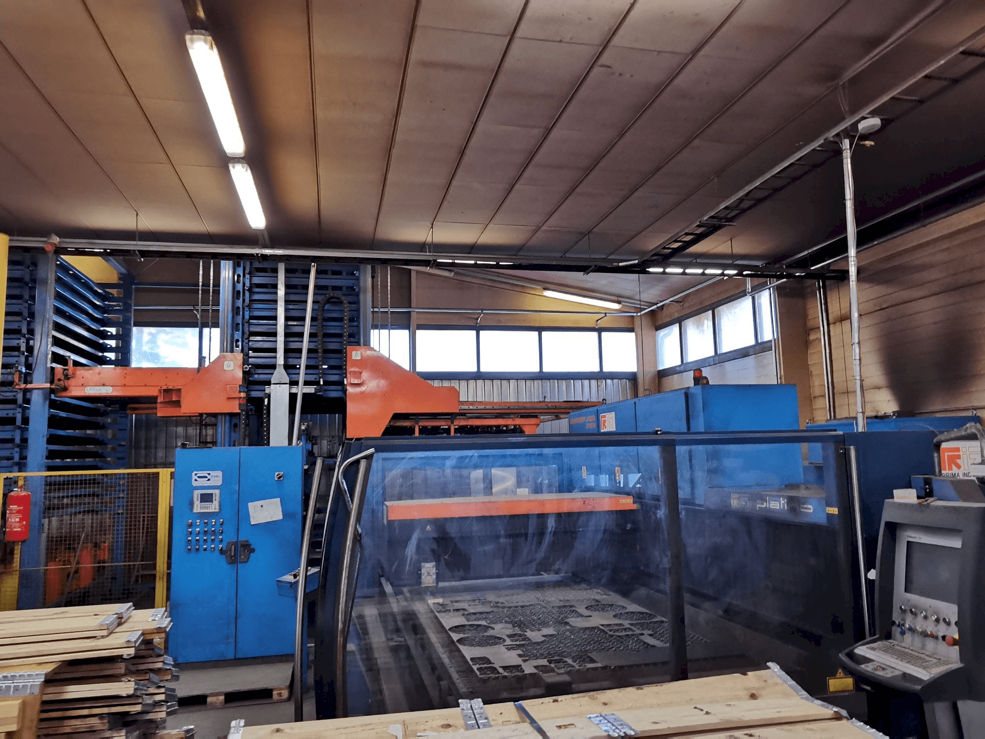 Čelní pohled na Prima Industrie Platino 1530 stroj