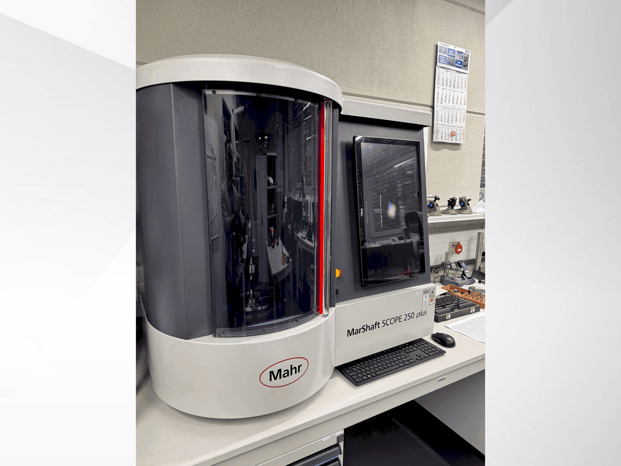 Čelní pohled na MAHR MahrShaft SCOPE 250 plus stroj
