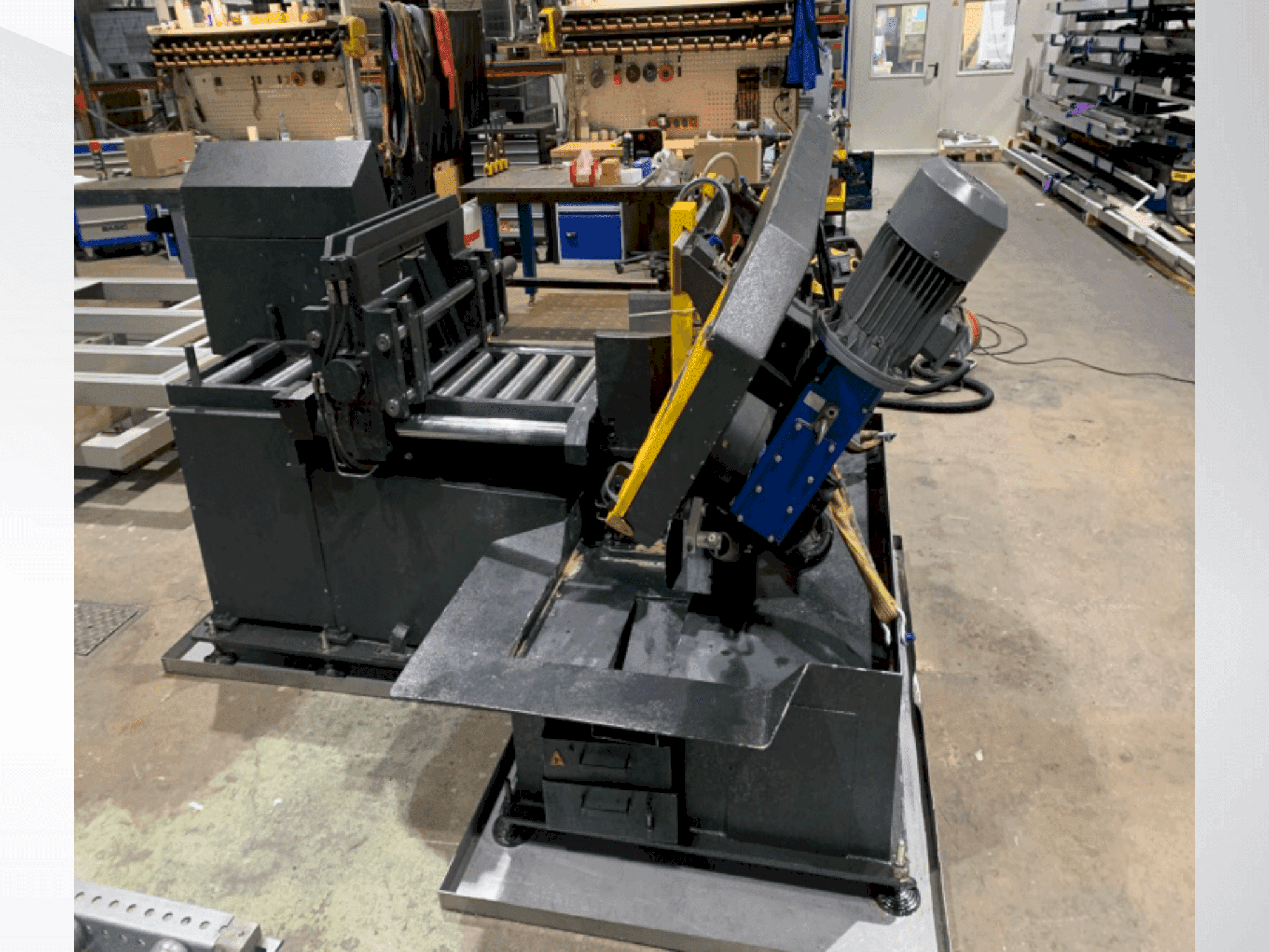 Čelní pohled na BEKA-MAK BMSO 320 GH stroj