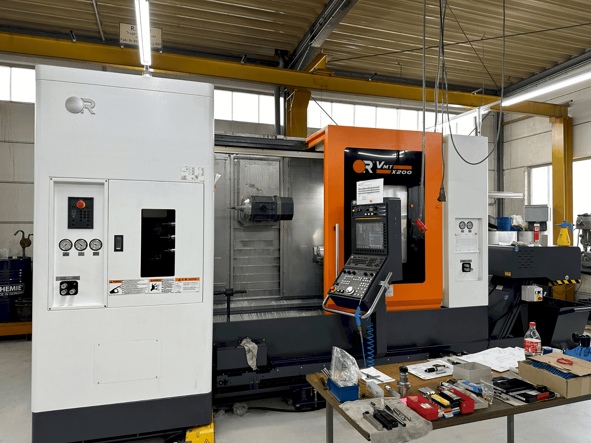 Čelní pohled na Victor VMT X200 (2023) stroj