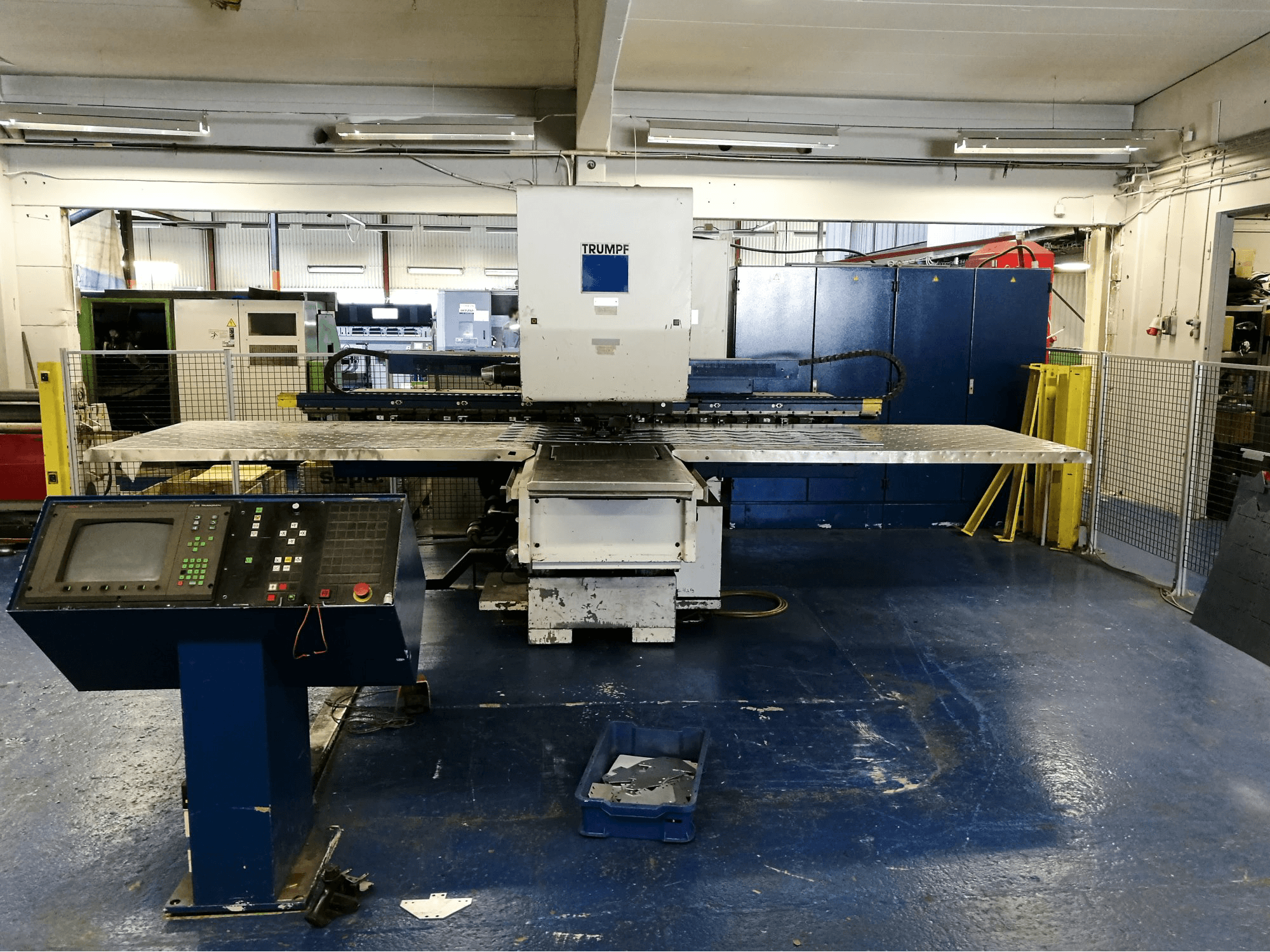 Pravý pohled na Trumpf Trumatic 260 Rotation stroj
