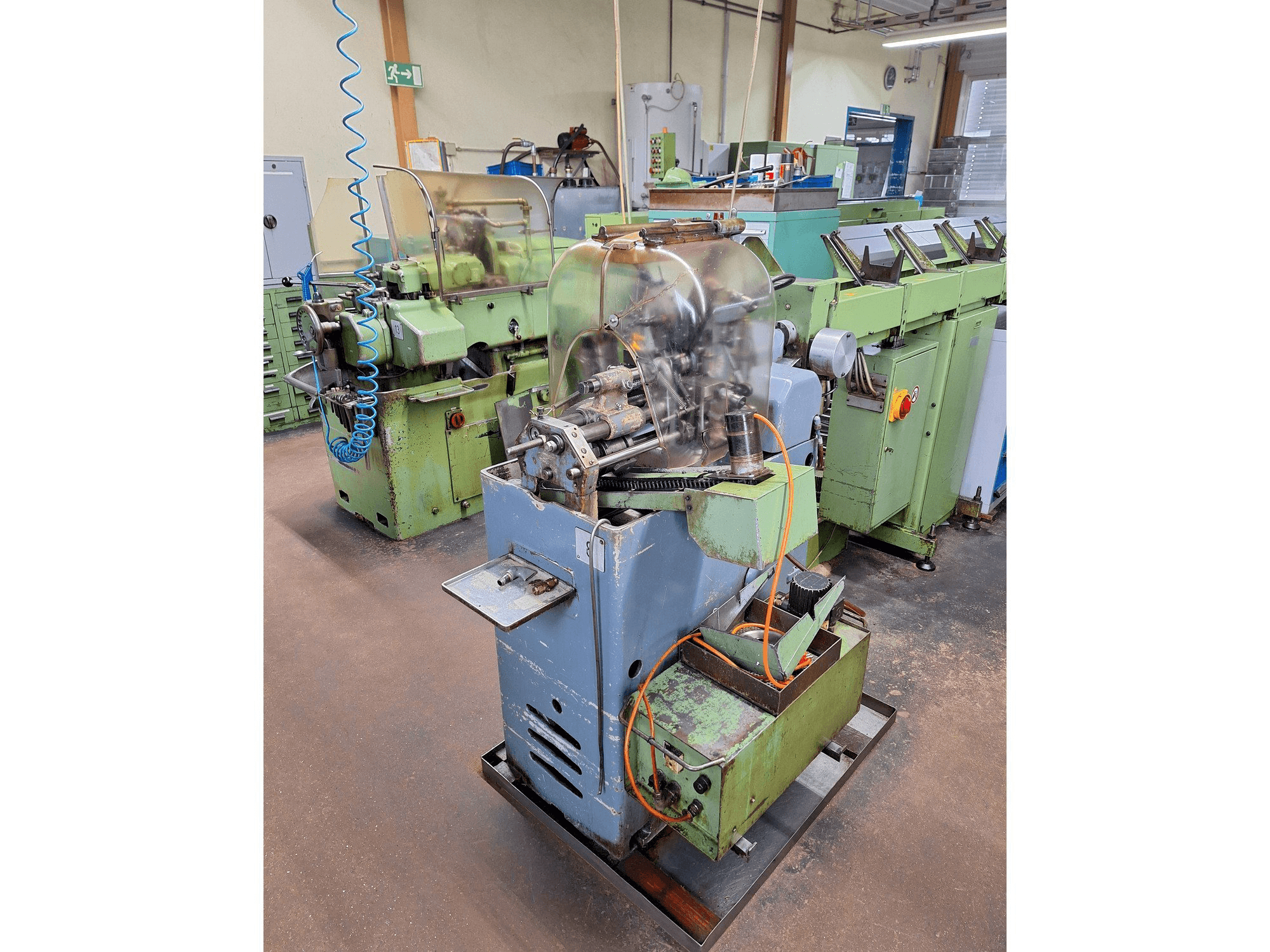 Levý boční pohled na TRAUB A25 stroj