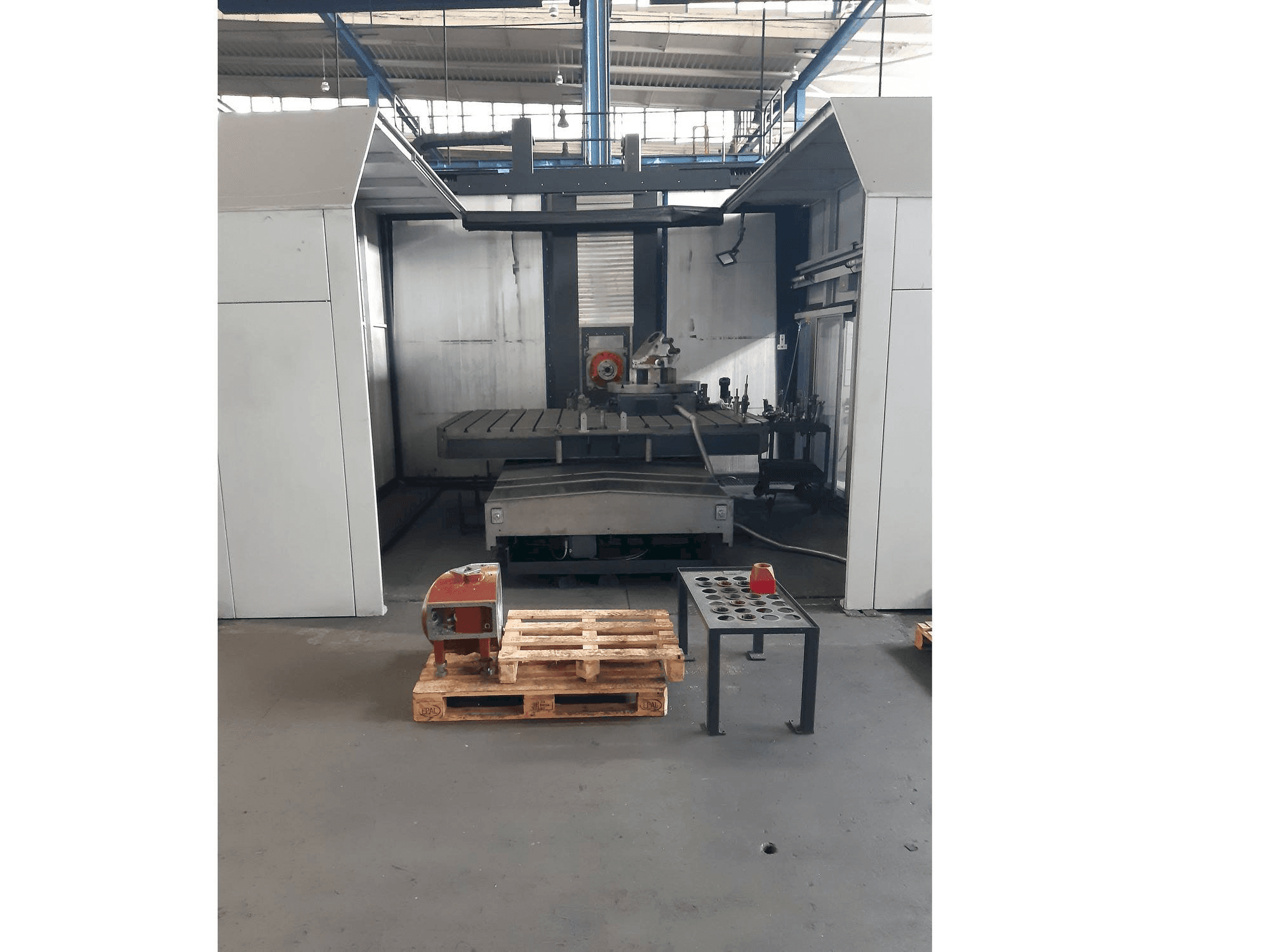 Čelní pohled na Tos KURZIM FOQ 80 stroj