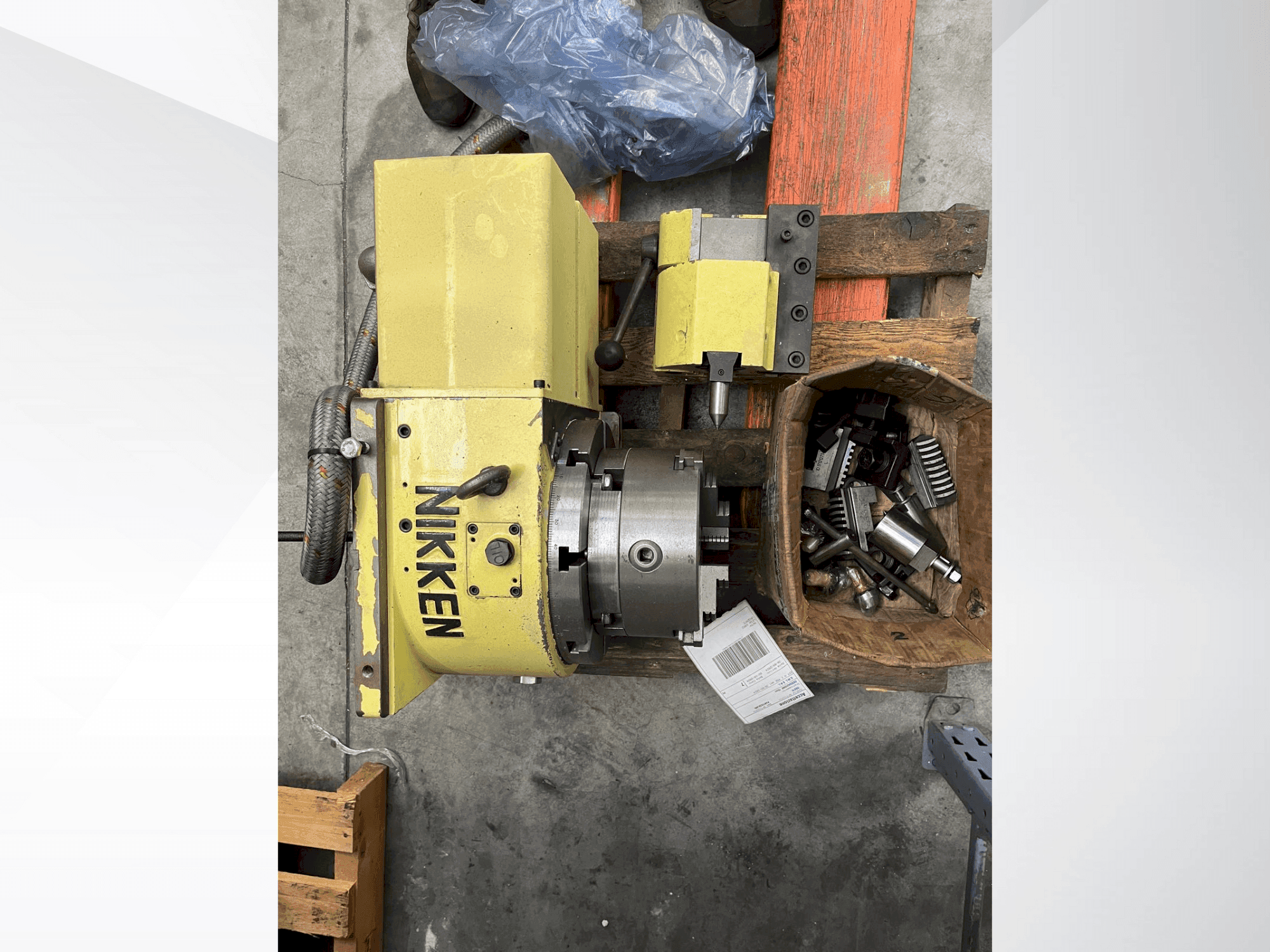 Čelní pohled na NIKKEN CNC 260 stroj