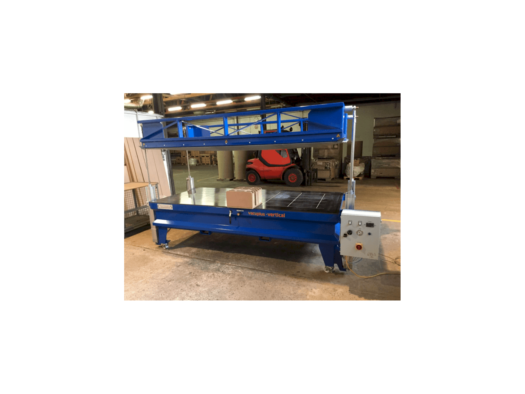 Čelní pohled na Columbus VAKUPLUS Vertikal stroj