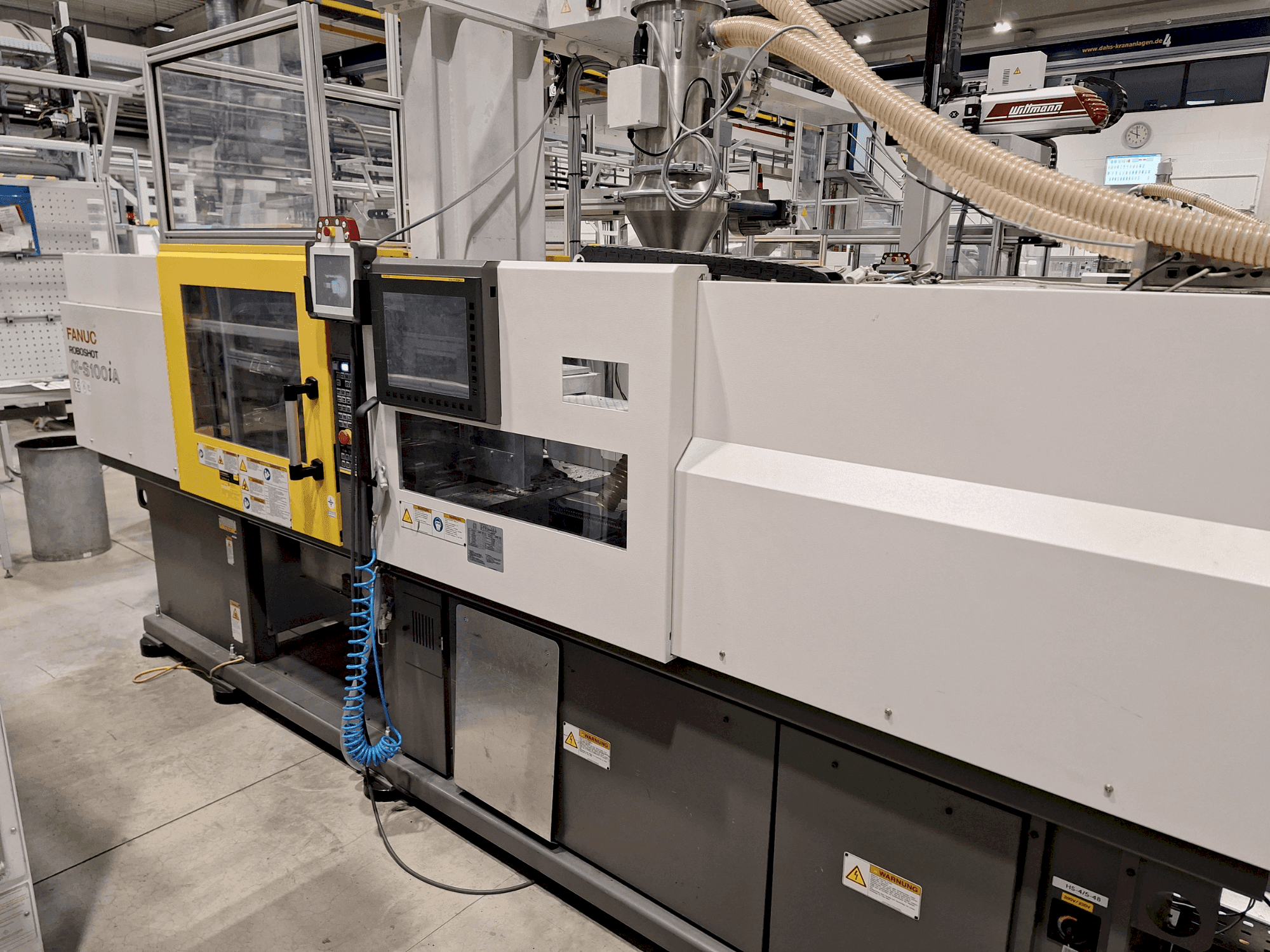 Čelní pohled na FANUC ROBOSHOT S 100 iA stroj