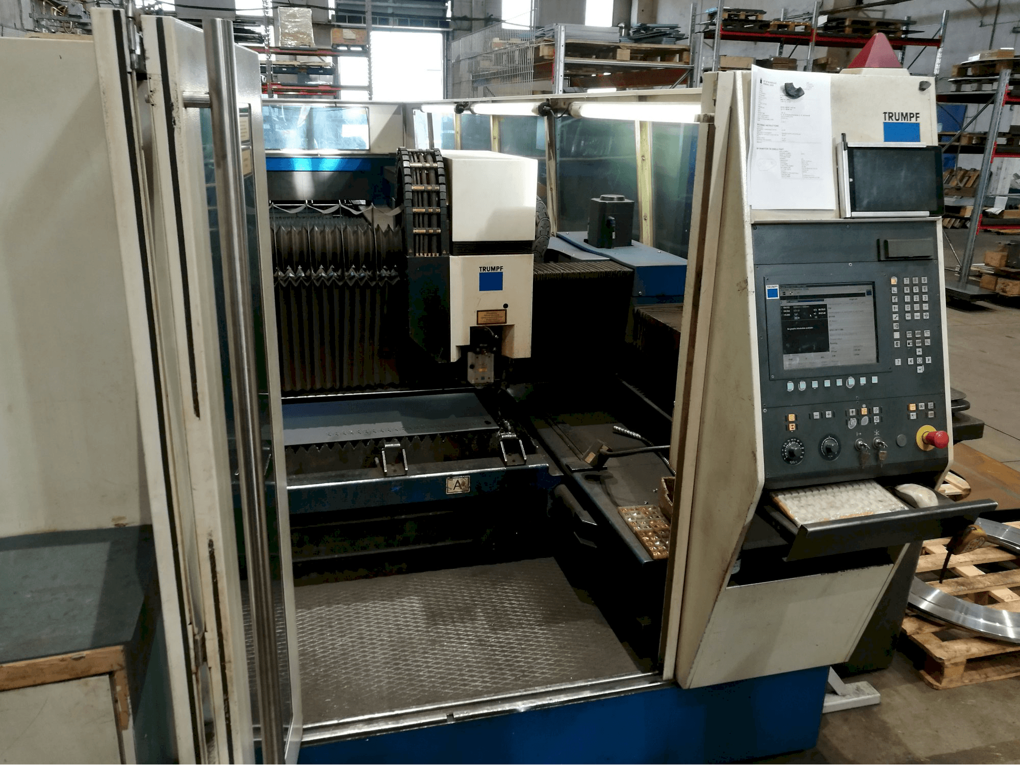Čelní pohled na Trumpf TruLaser 5060 stroj