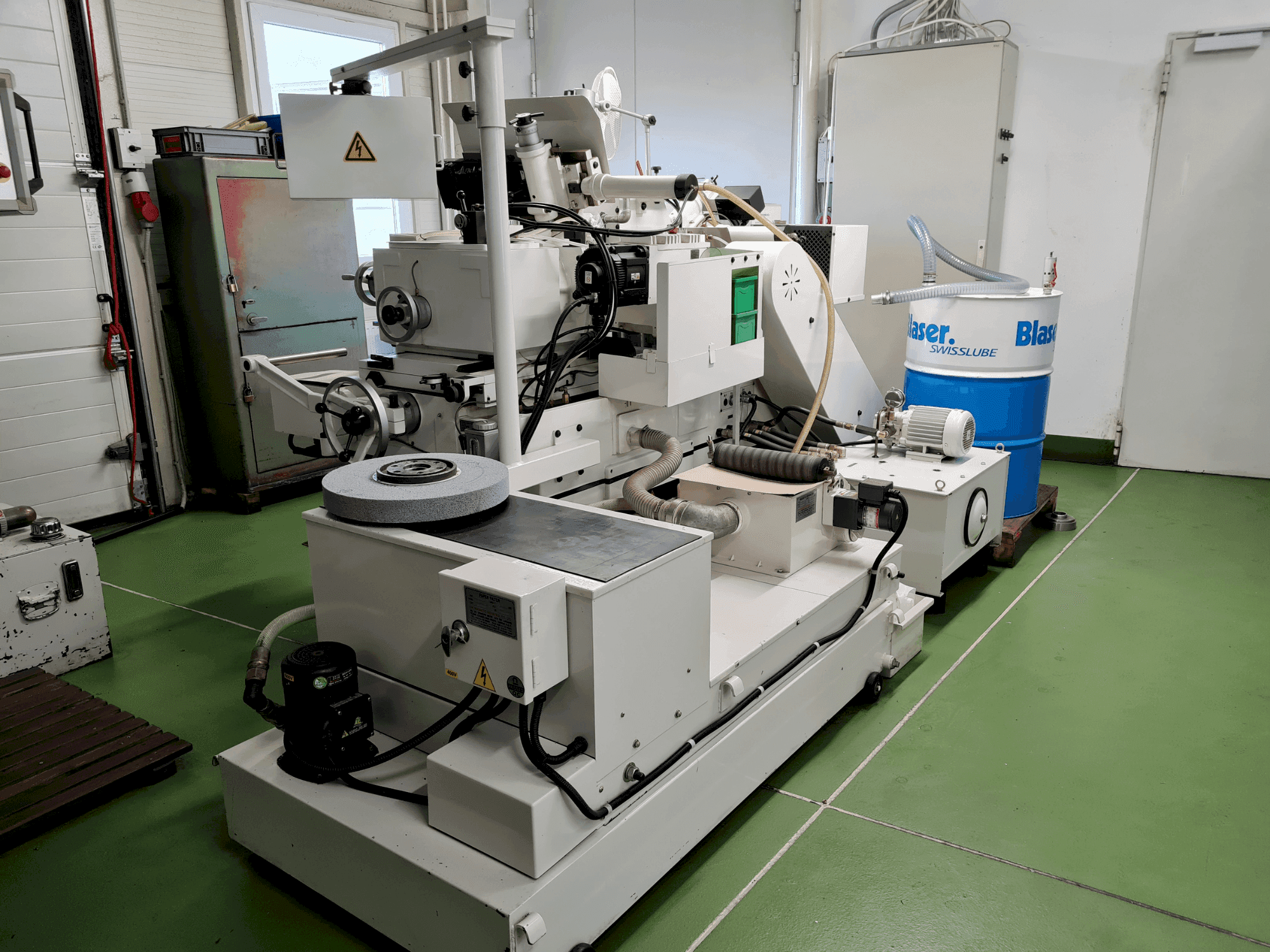 Čelní pohled na Pinnacle PC20NC stroj