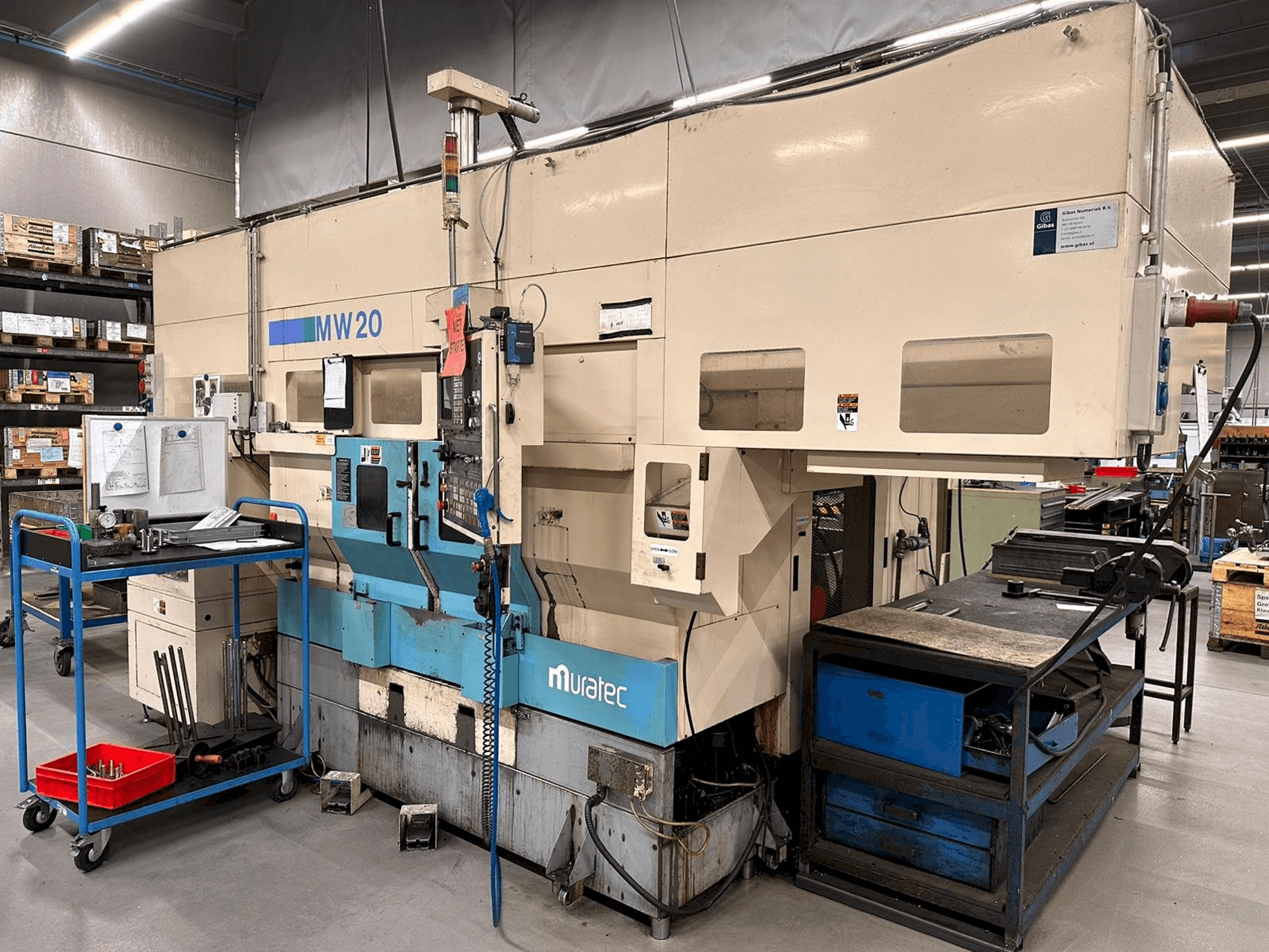 Čelní pohled na Muratec MW20 stroj