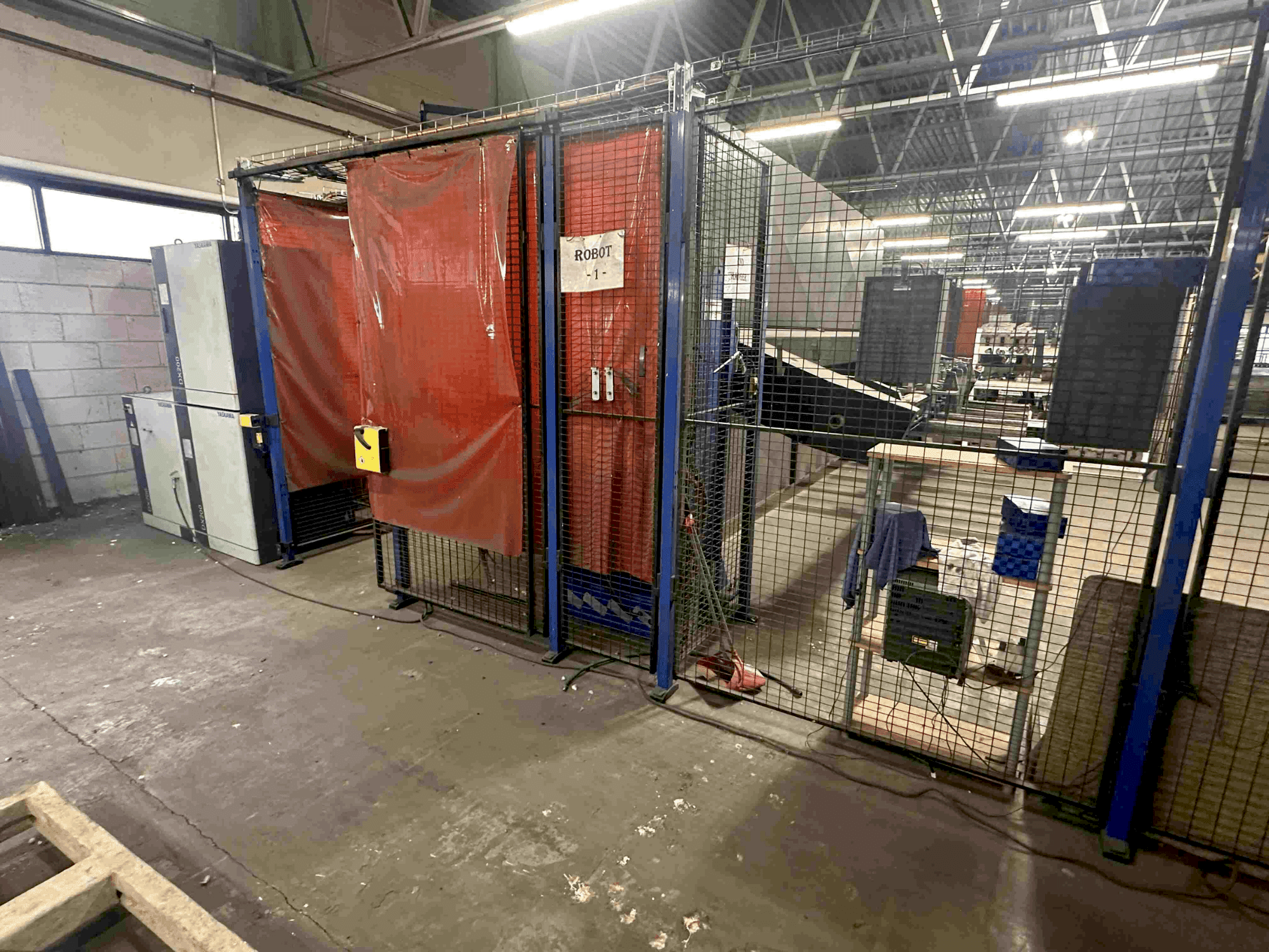 Čelní pohled na Yaskawa RM2-2000 S6D stroj