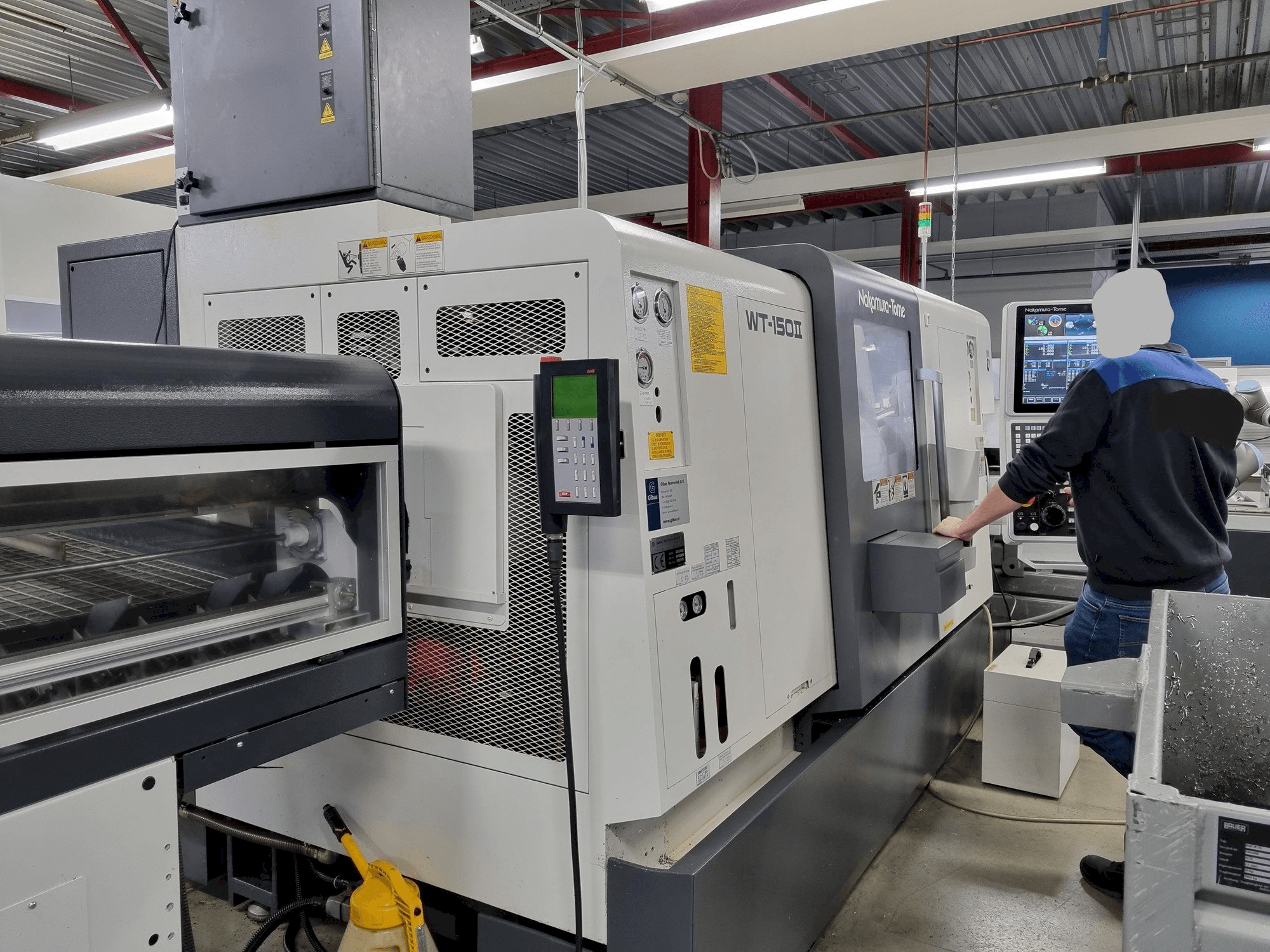 Čelní pohled na NAKAMURA-TOME WT-150II stroj