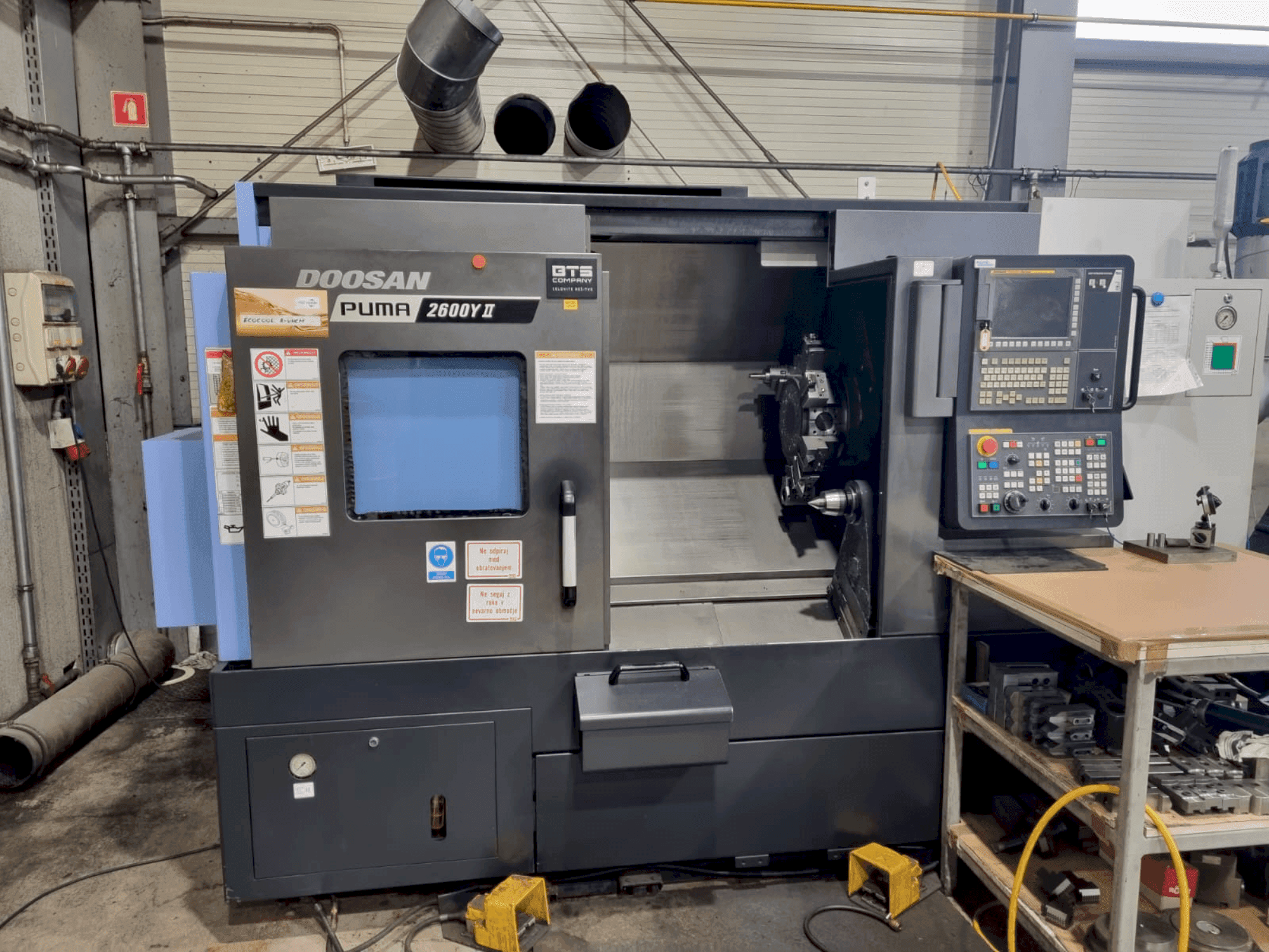 Čelní pohled na DOOSAN Puma 2600Y II stroj