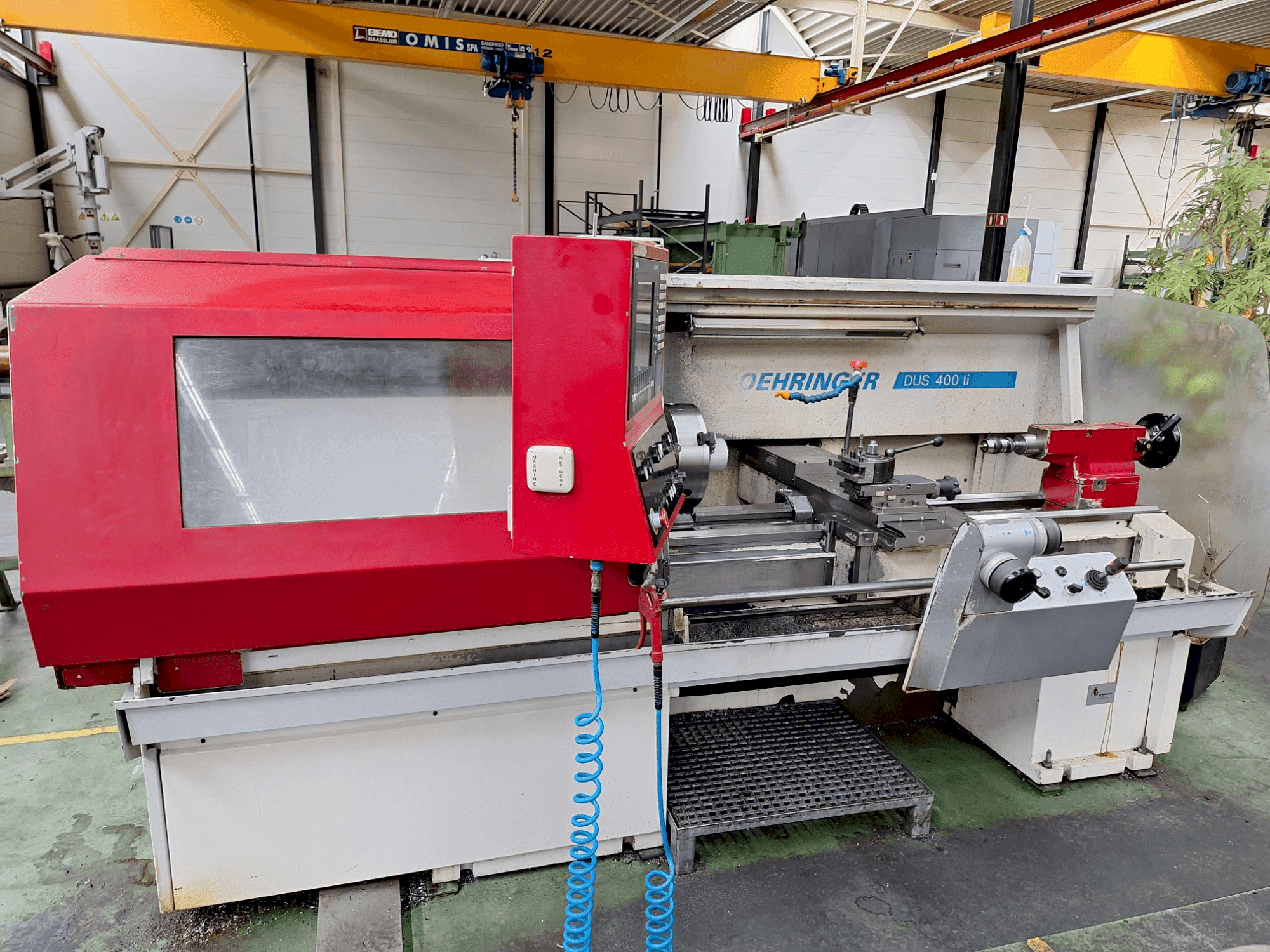 Čelní pohled na BOEHRINGER DUS 400 ti stroj