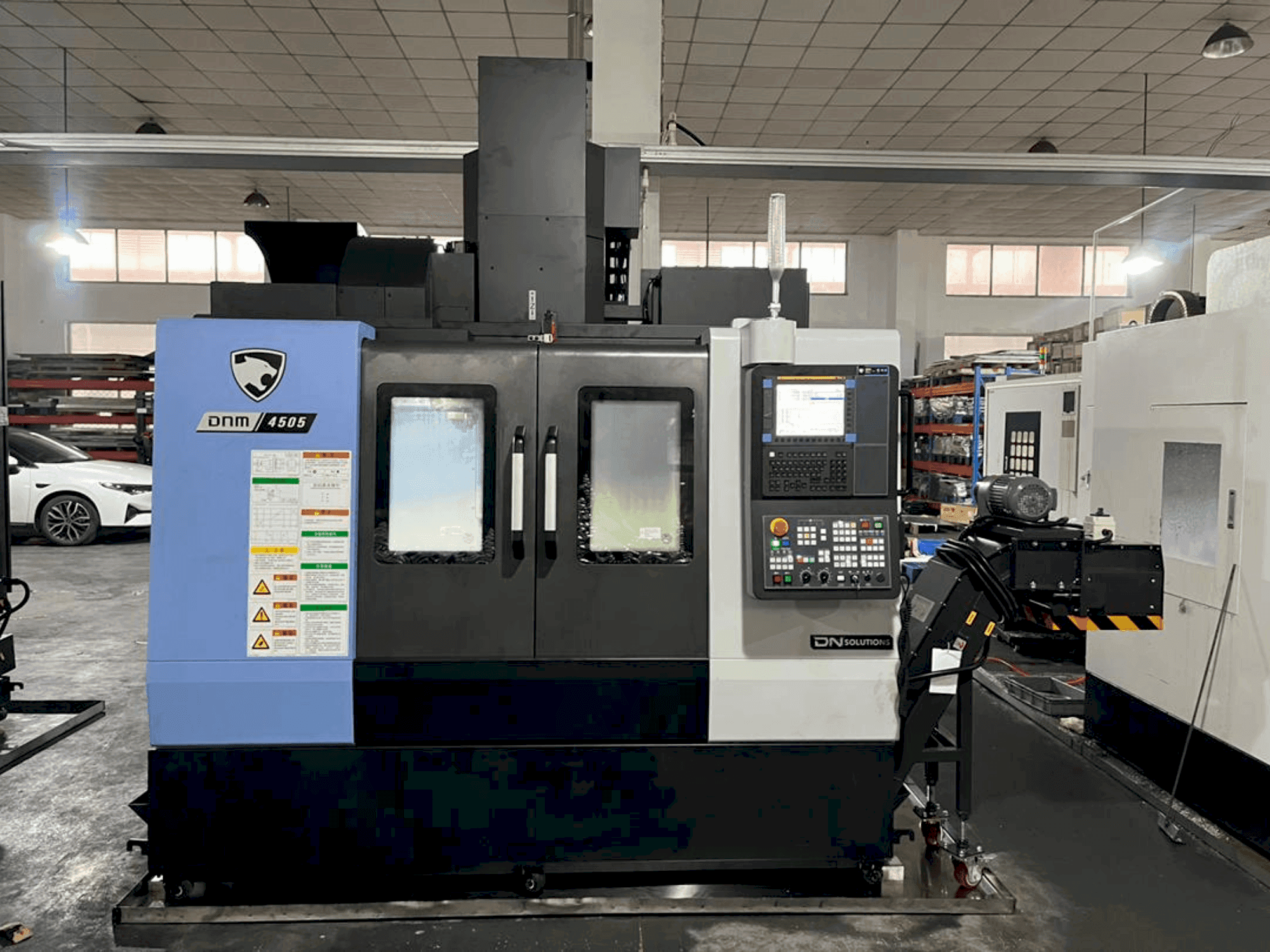 Čelní pohled na DOOSAN dnm 4505 (2024) stroj