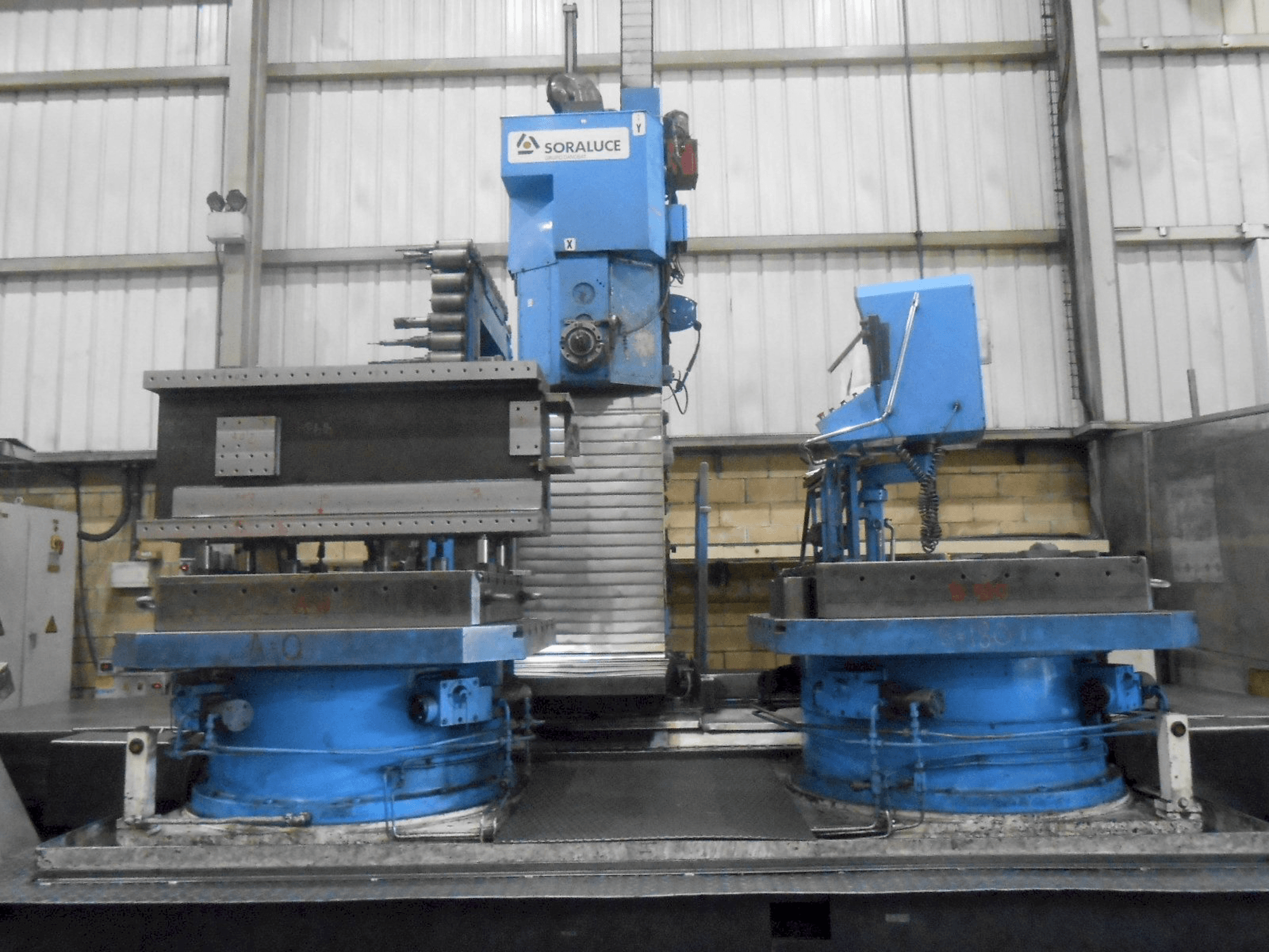 Čelní pohled na Soraluce CMH-100 stroj