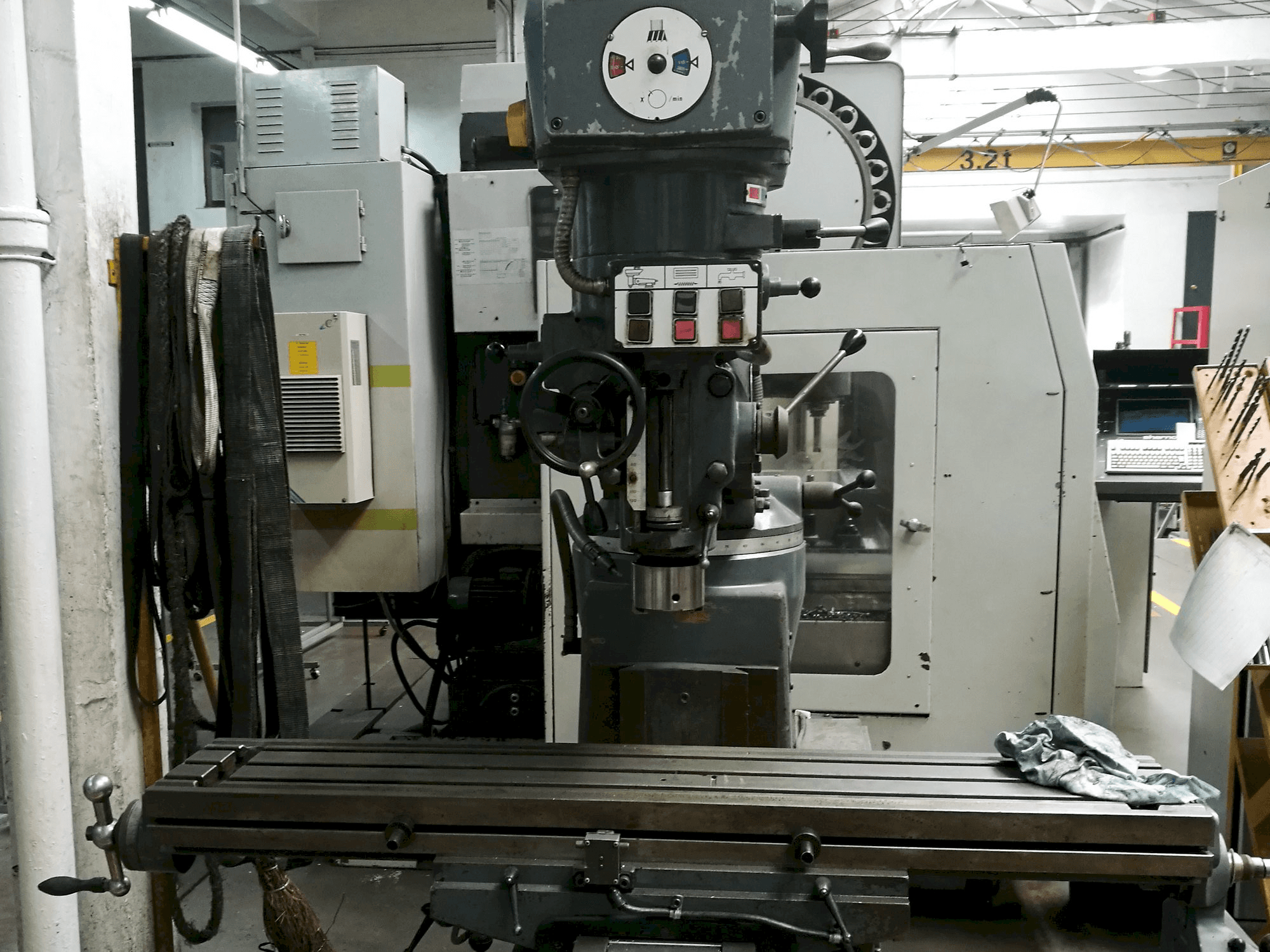 Čelní pohled na LAGUN FTV2 stroj