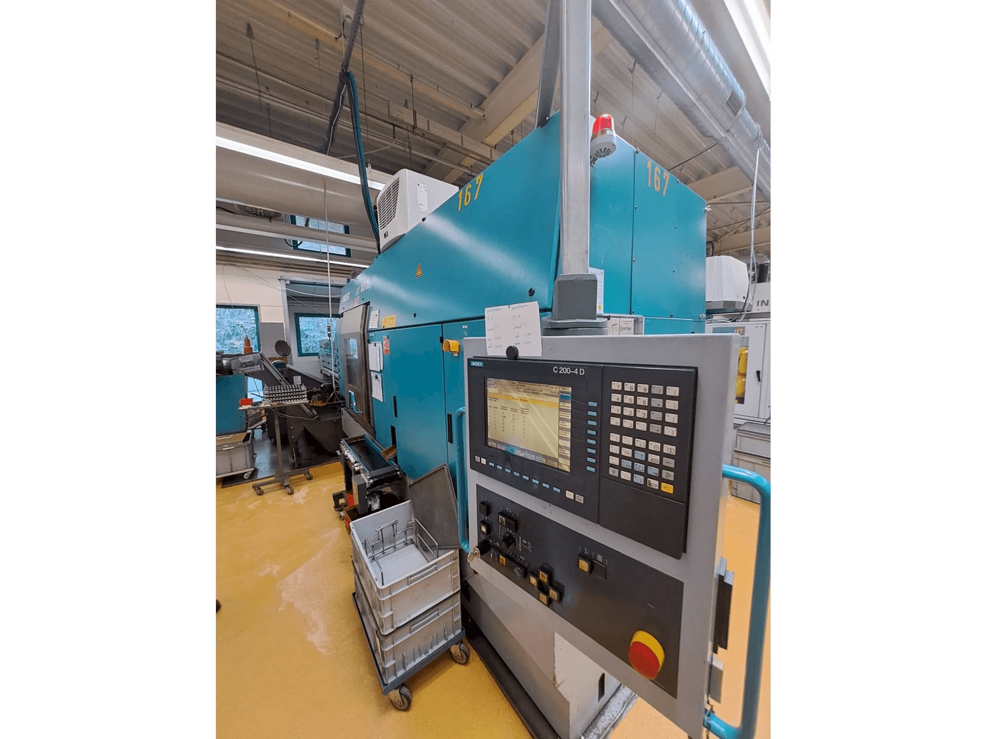 Pravý boční pohled na Index MS32G stroj