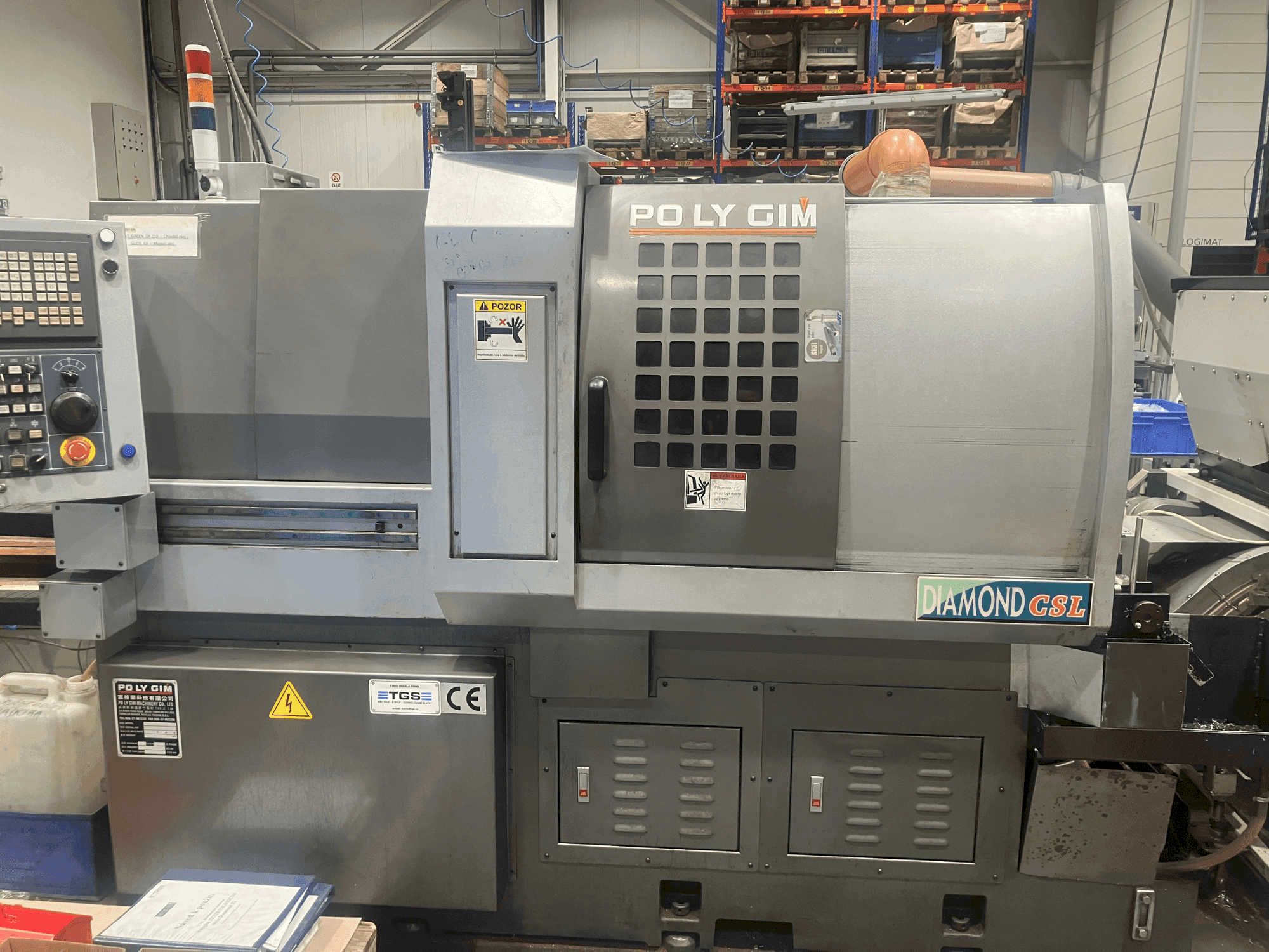 Čelní pohled na PO LY GIM Diamond 32CSL stroj