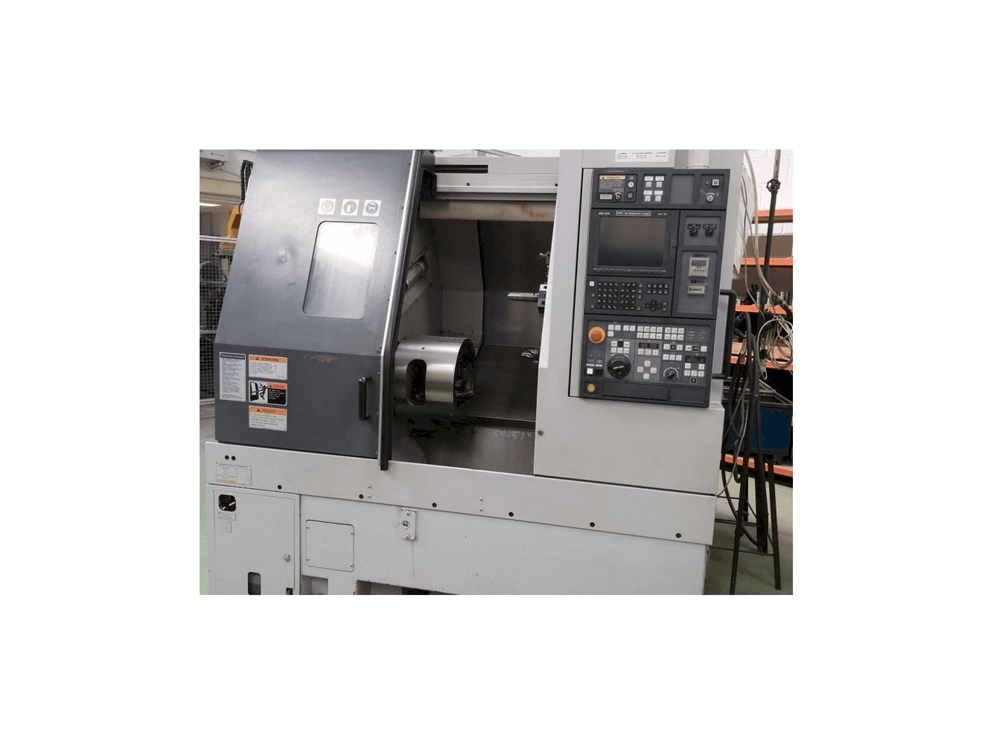 Čelní pohled na MORI SEIKI CL-253B stroj