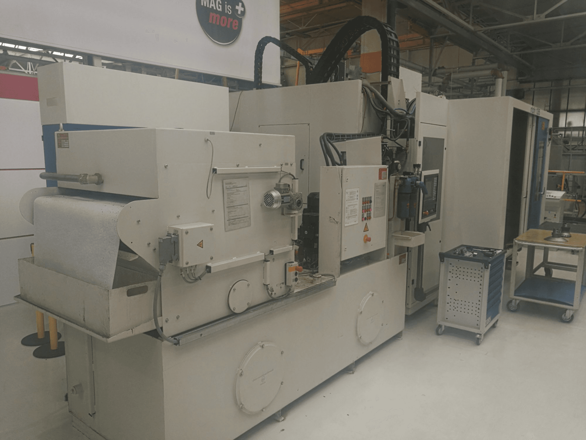 Levý pohled na Hueller Hille NBH 135 stroj