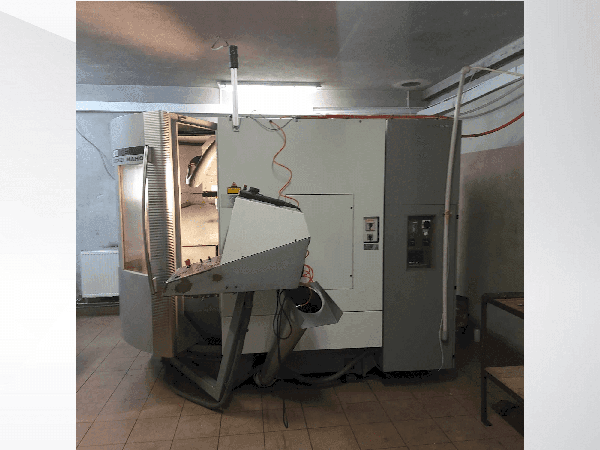 Čelní pohled na DECKEL MAHO DMU 60 T stroj