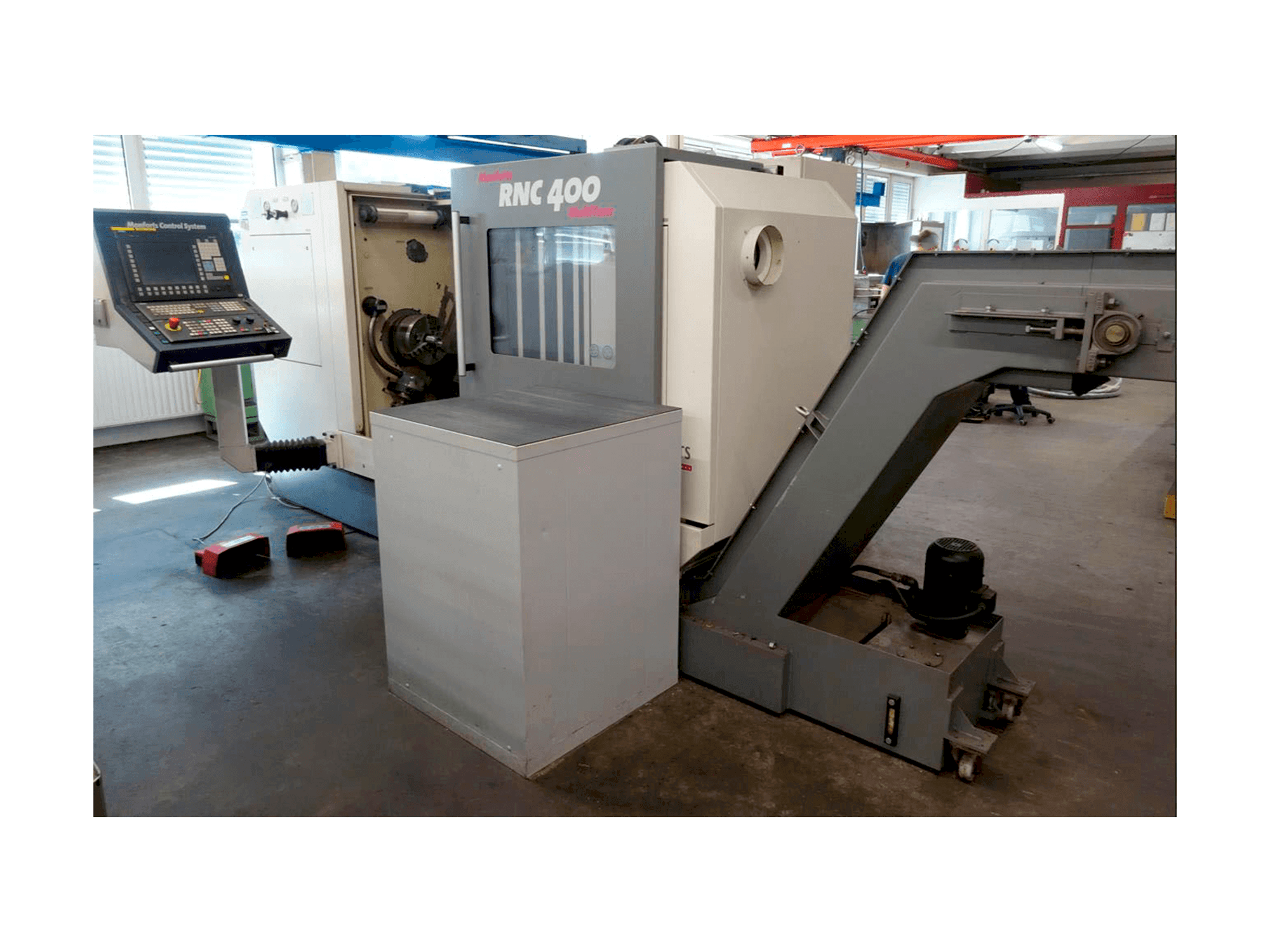 Levý boční pohled na Monforts RNC 400 MultiTurn stroj