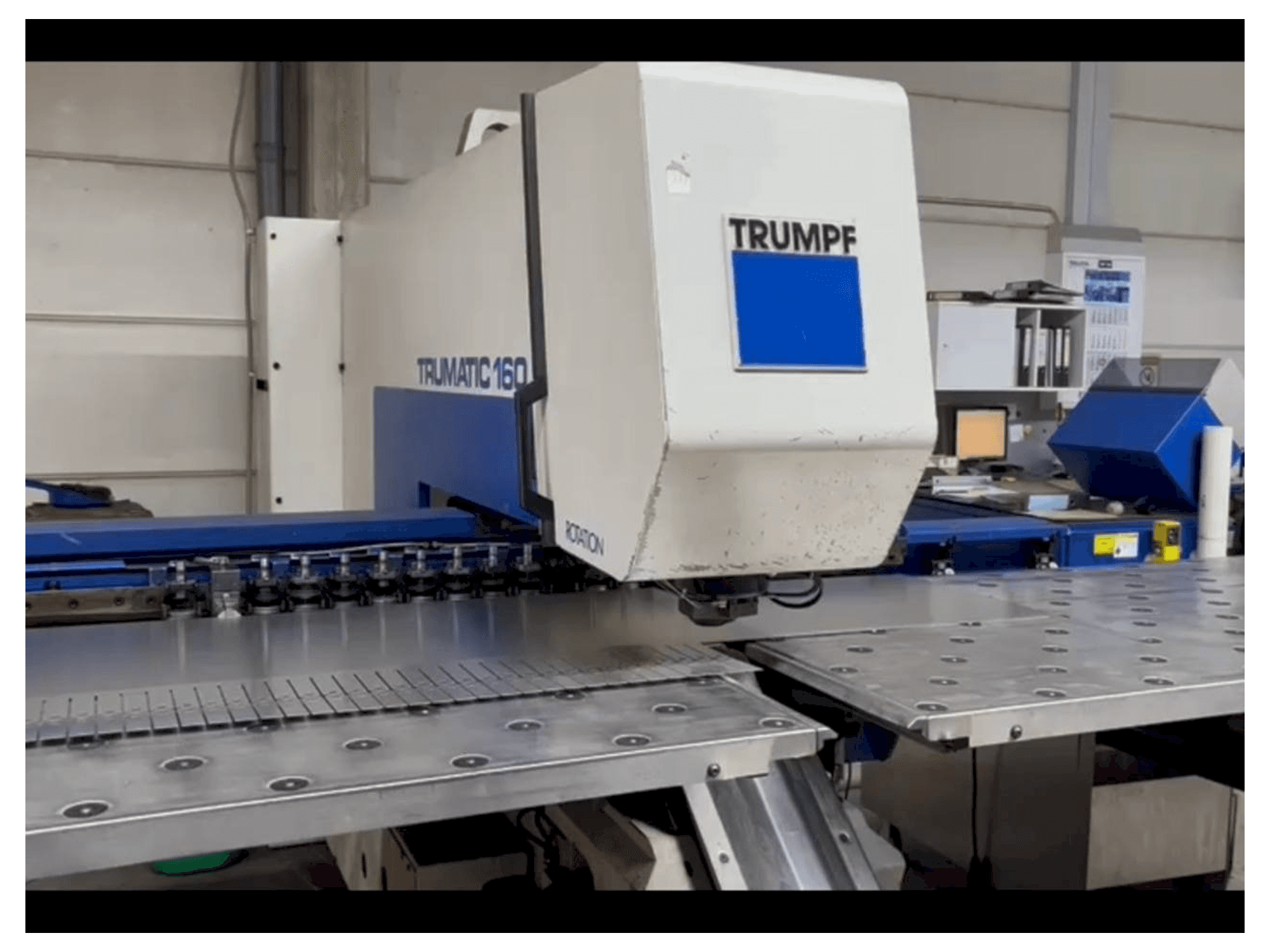 Čelní pohled na Trumpf Trumatic 160 stroj