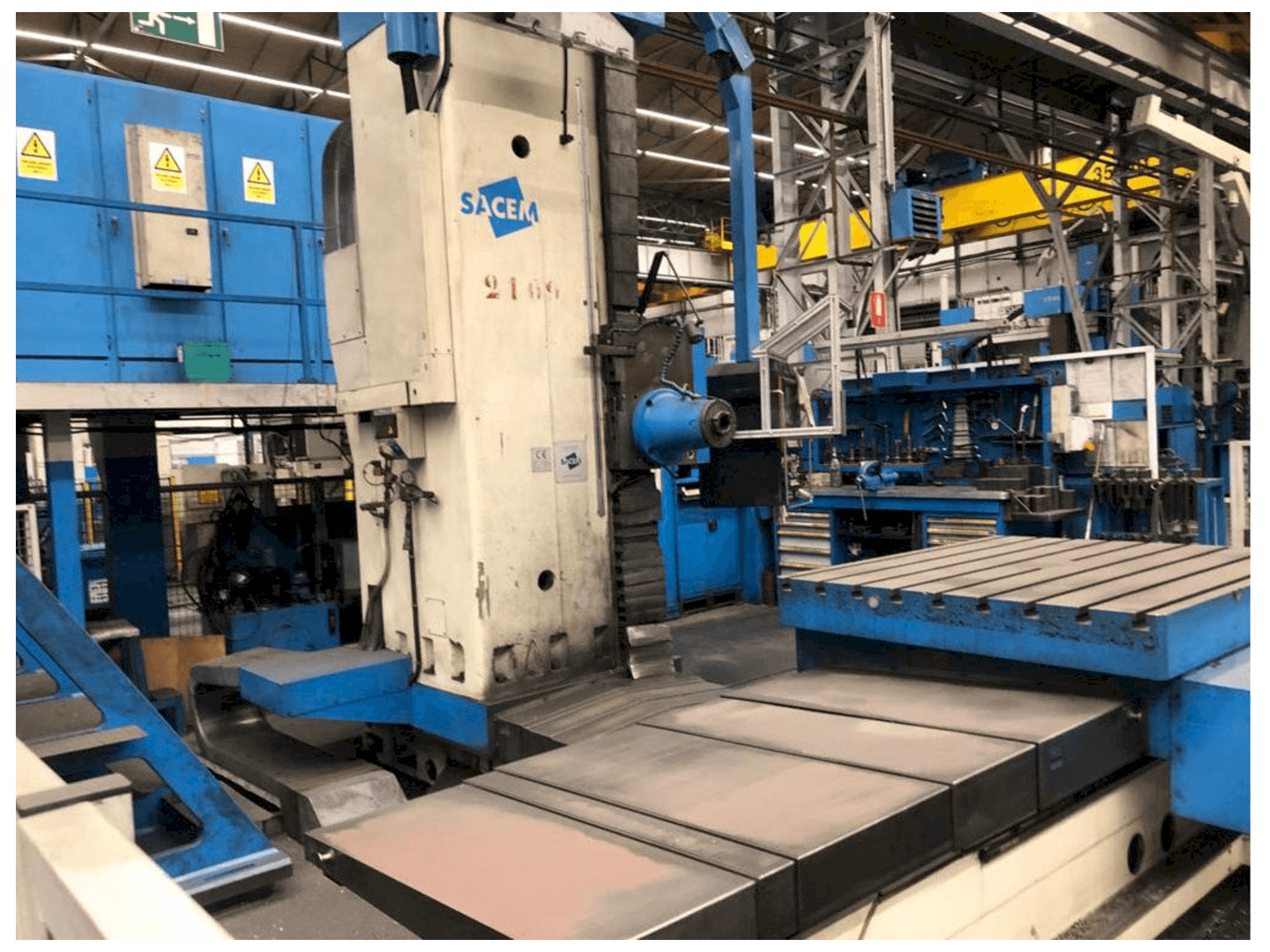 Čelní pohled na Sacem MSMG - XC/110-C/N stroj