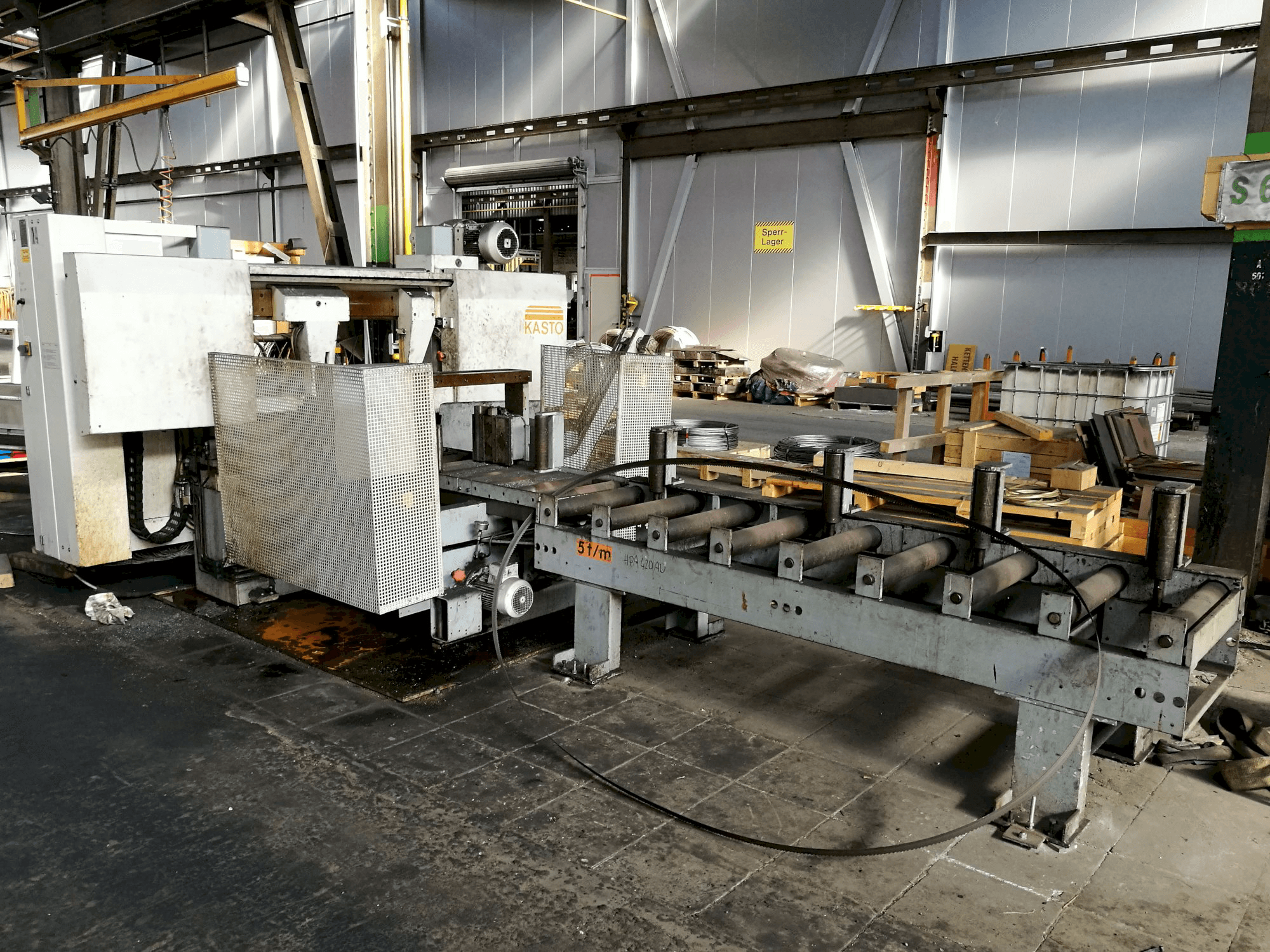 Pravý pohled na KASTO HBA 420 AU stroj