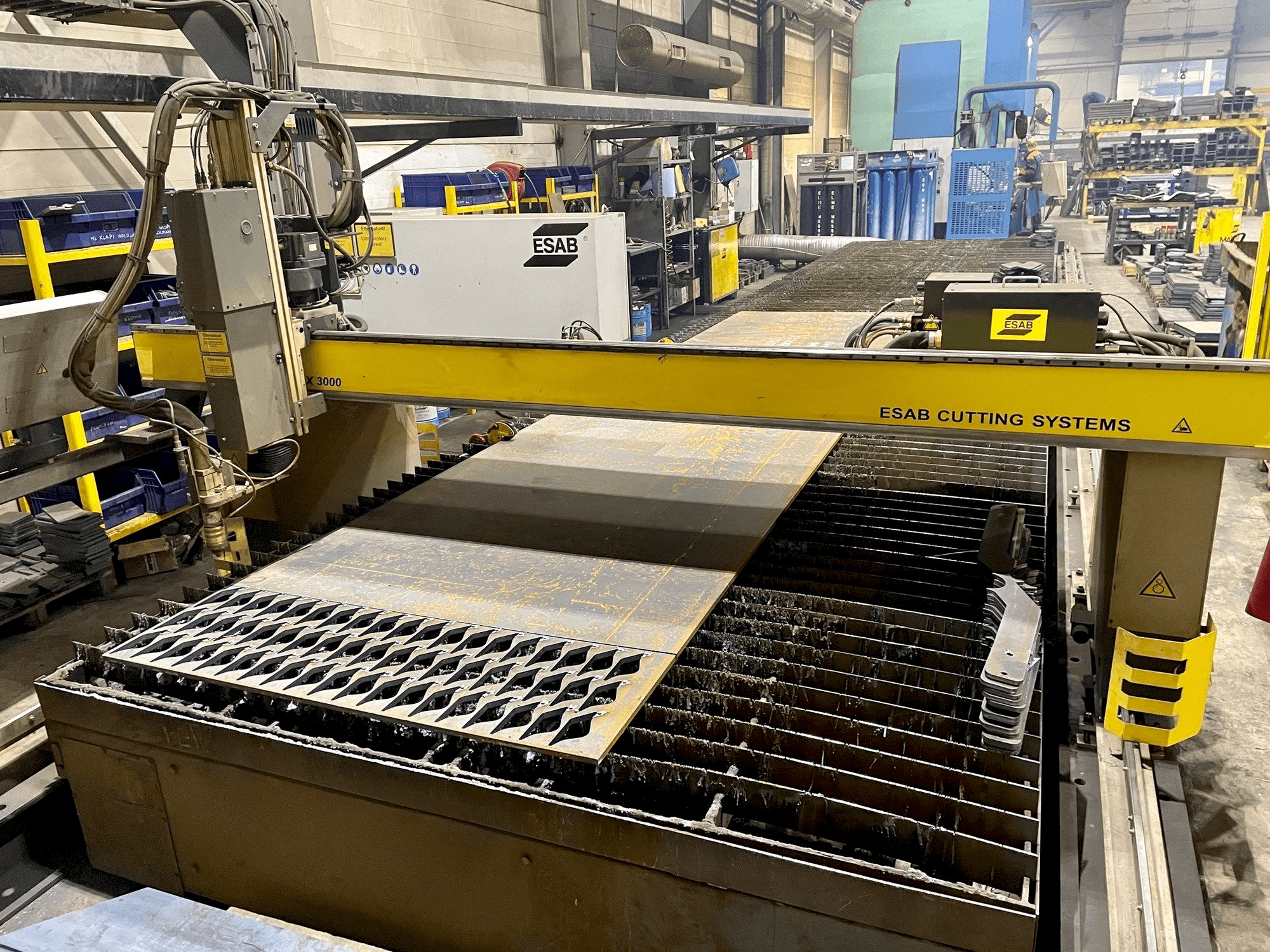 Čelní pohled na ESAB Combirex DX 3000 stroj