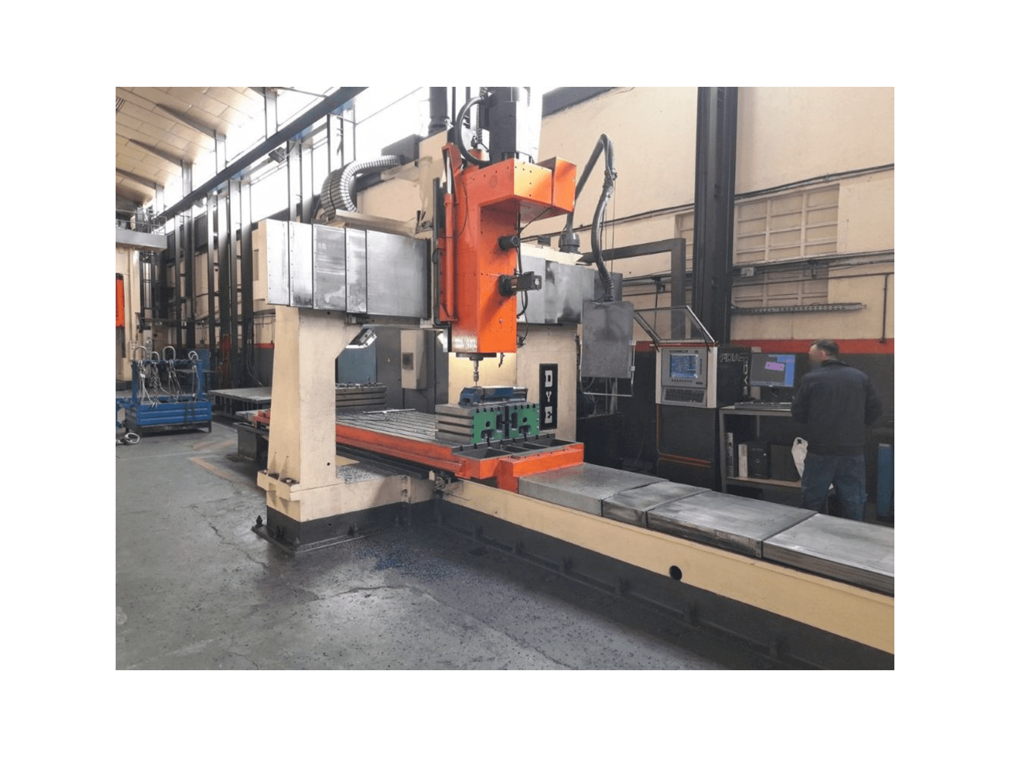 Čelní pohled na DYE FBF-C-N/C stroj