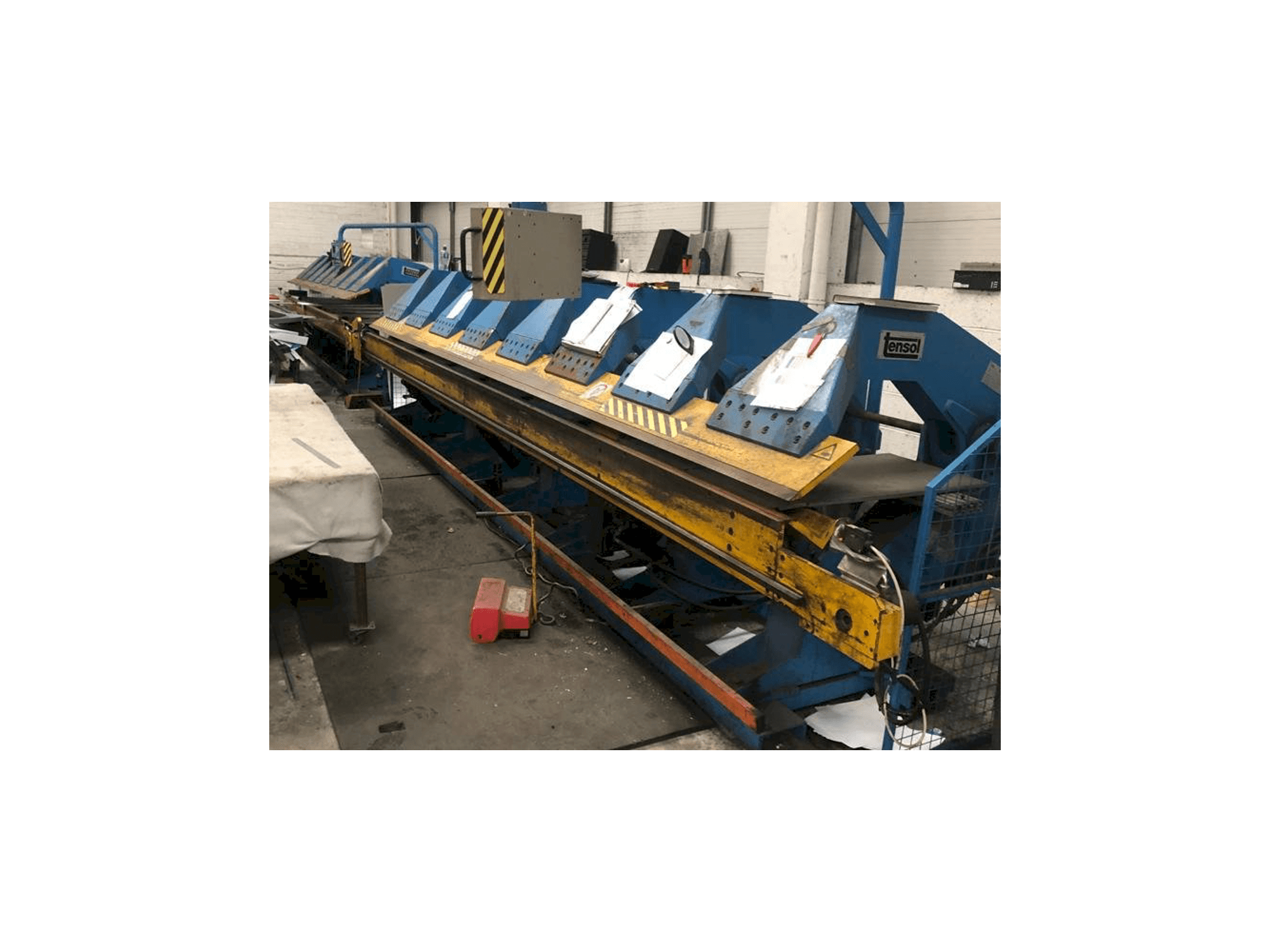 Čelní pohled na Tensol H200-6.2 stroj