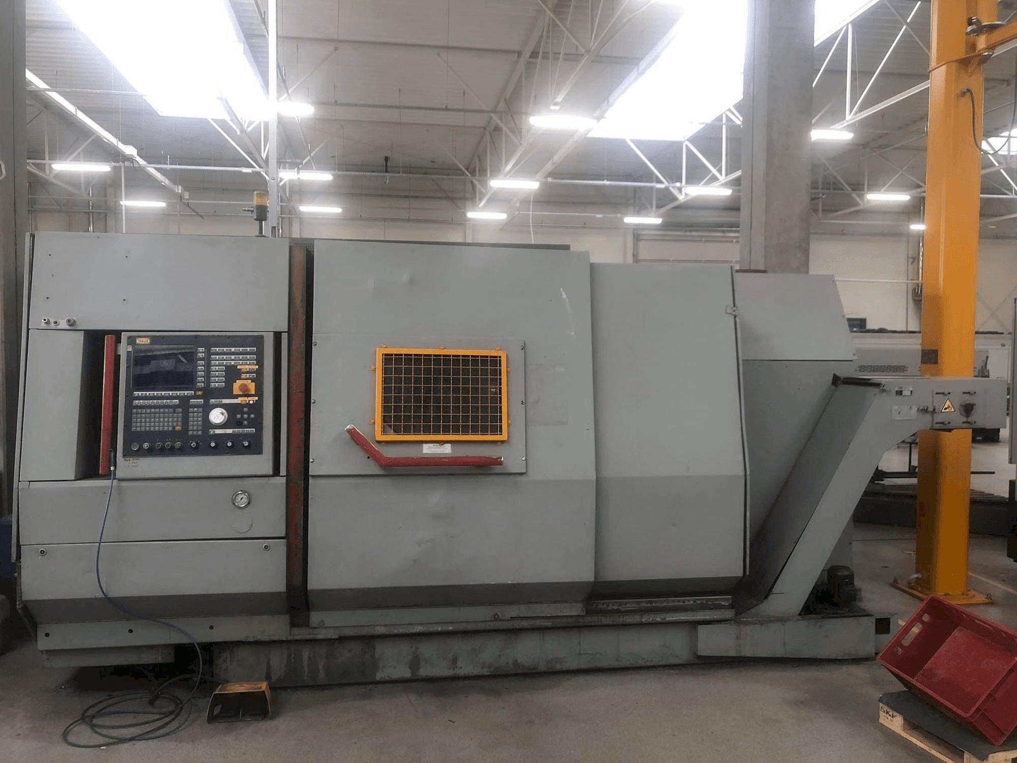 Čelní pohled na TRAUB TNA600 stroj