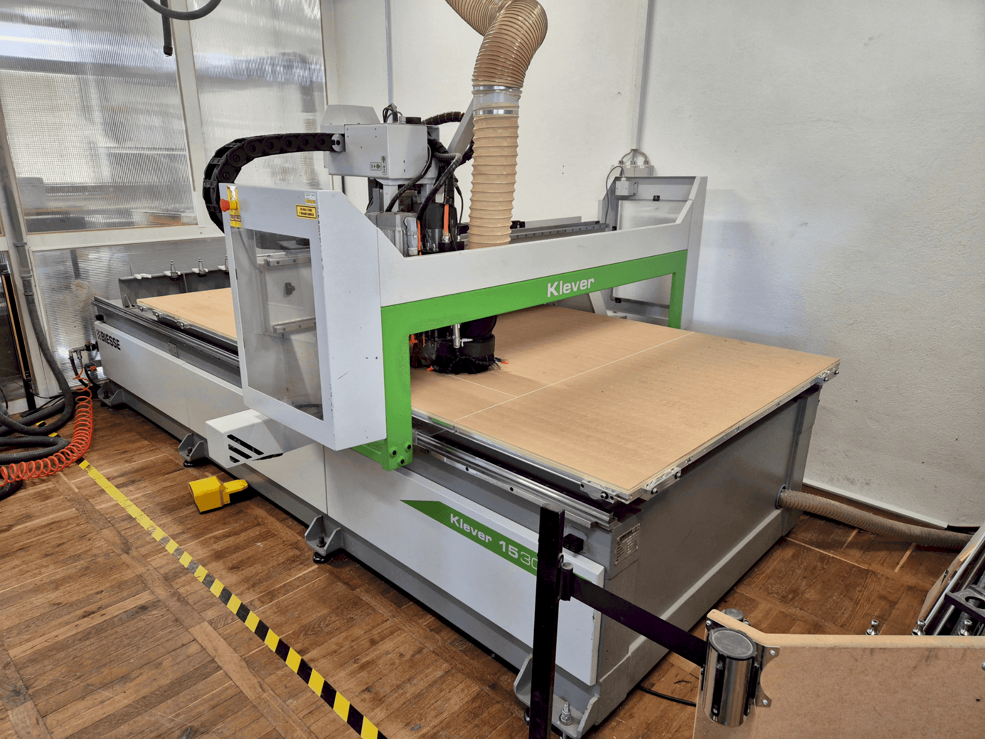 Čelní pohled na BIESSE Klever 1530 G FT stroj